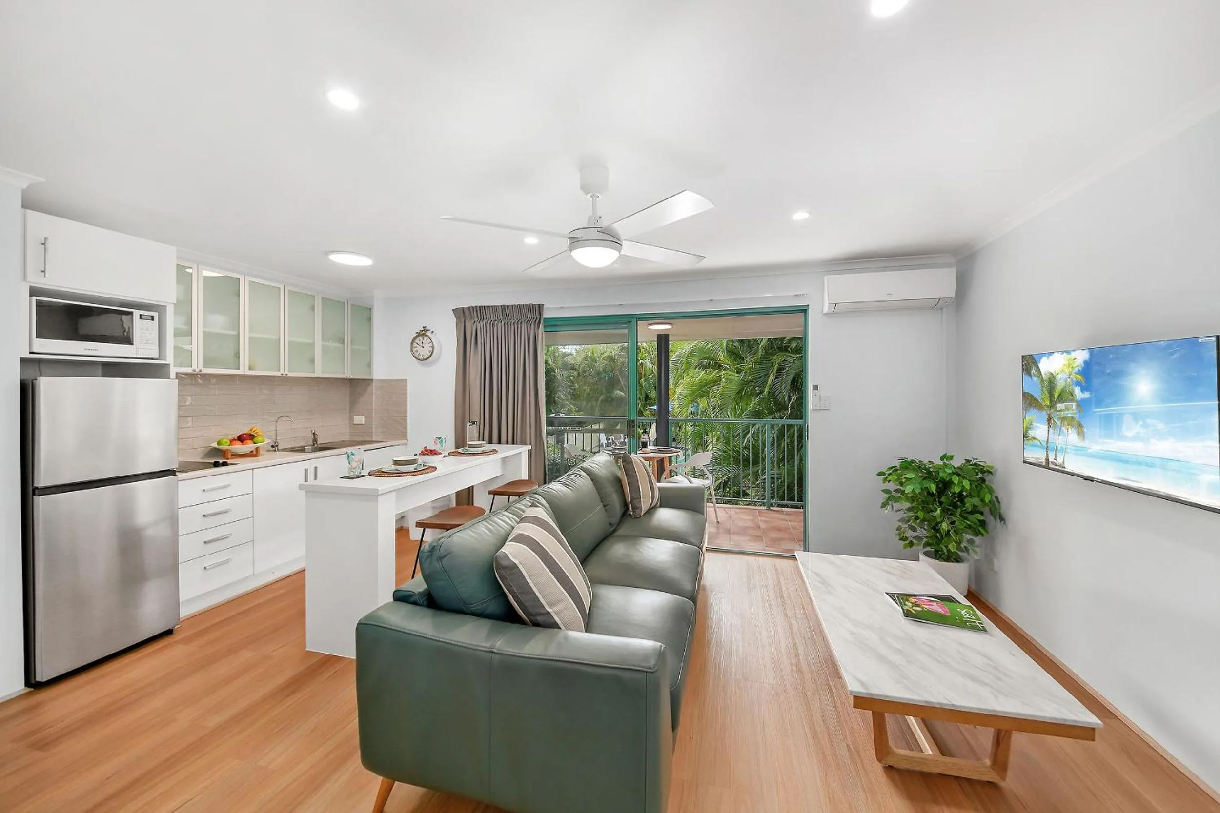 Kitchen or kitchenette in Chez Noosa Holiday Apartments