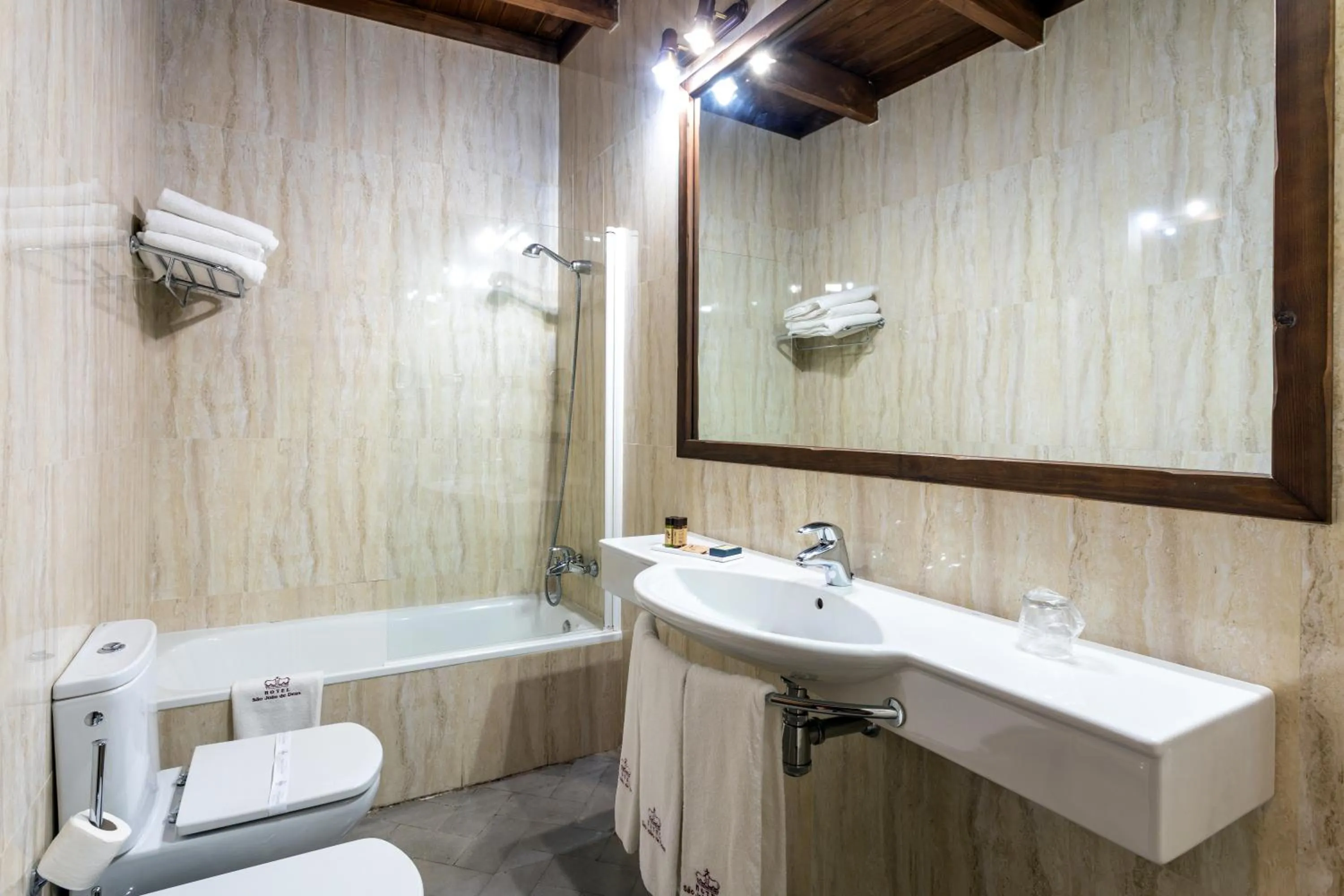 Bathroom in Hotel Sao Joao De Deus by RIDAN Hotels