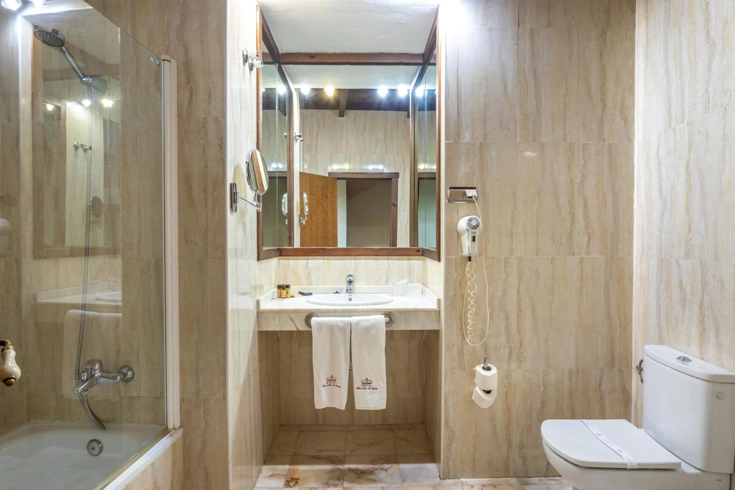 Bathroom in Hotel Sao Joao De Deus by RIDAN Hotels