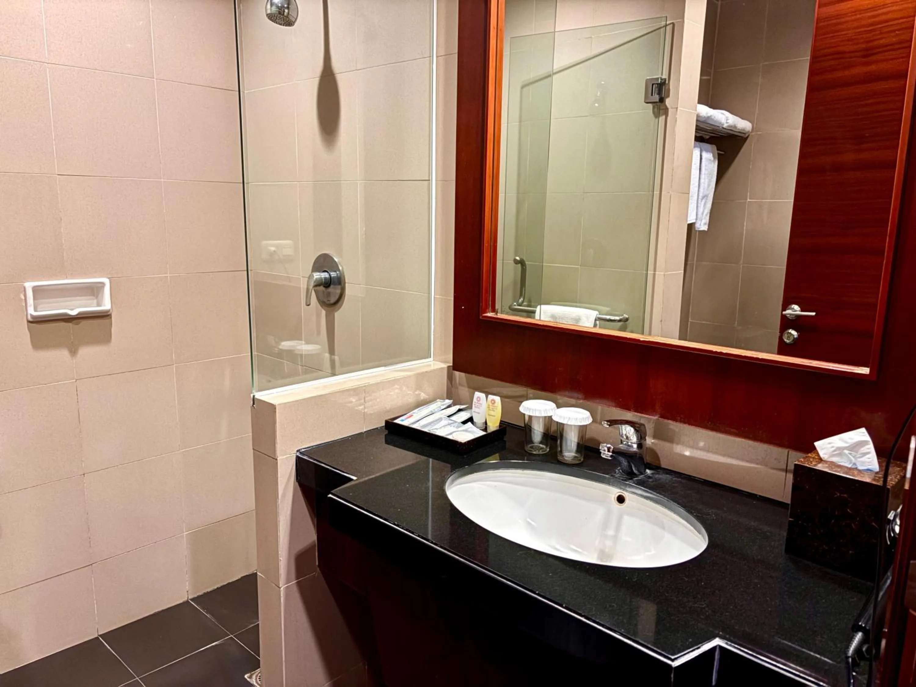 Shower in Manado Quality Hotel