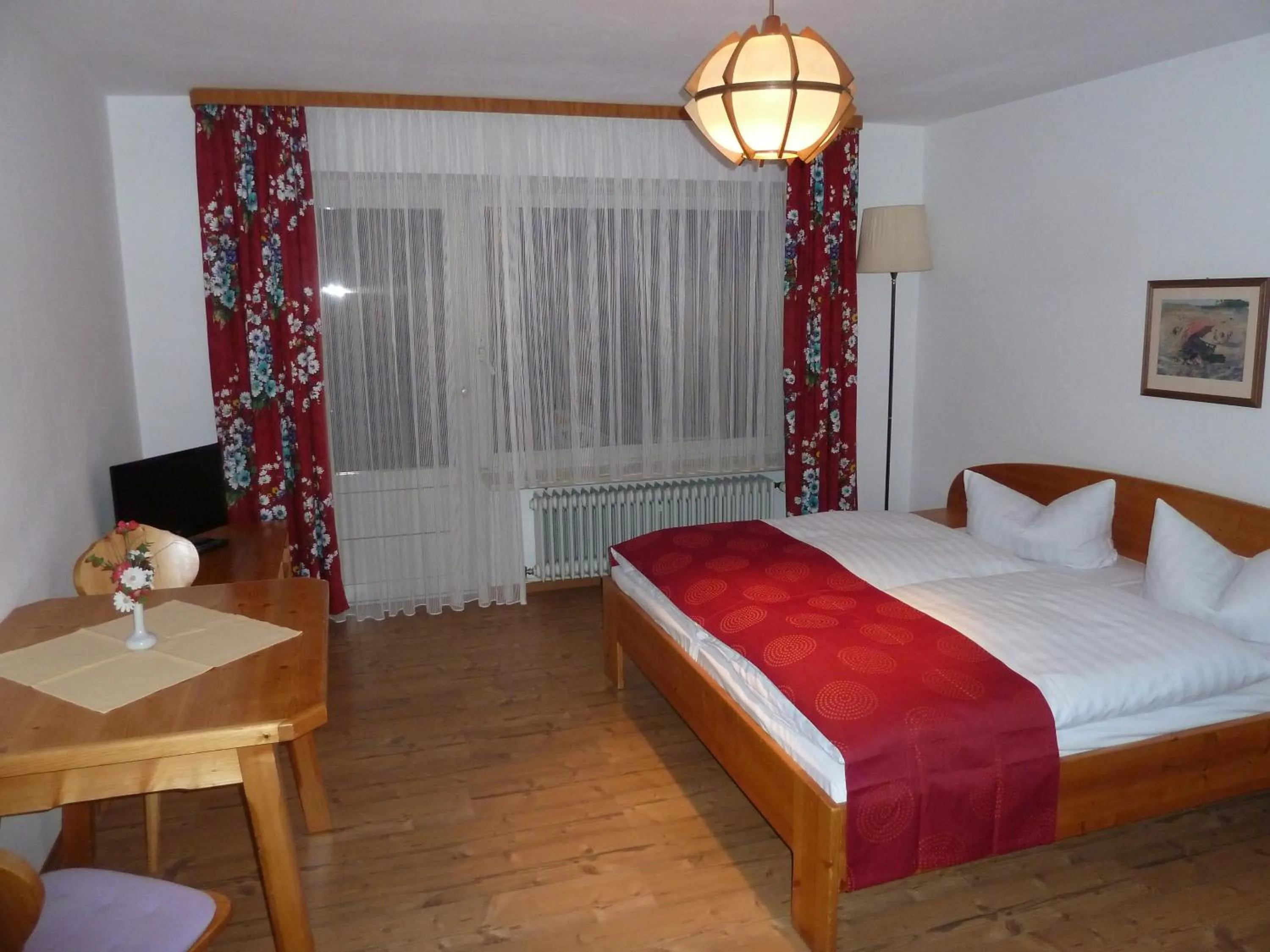 Photo of the whole room, Bed in Alpenhotel Beslhof