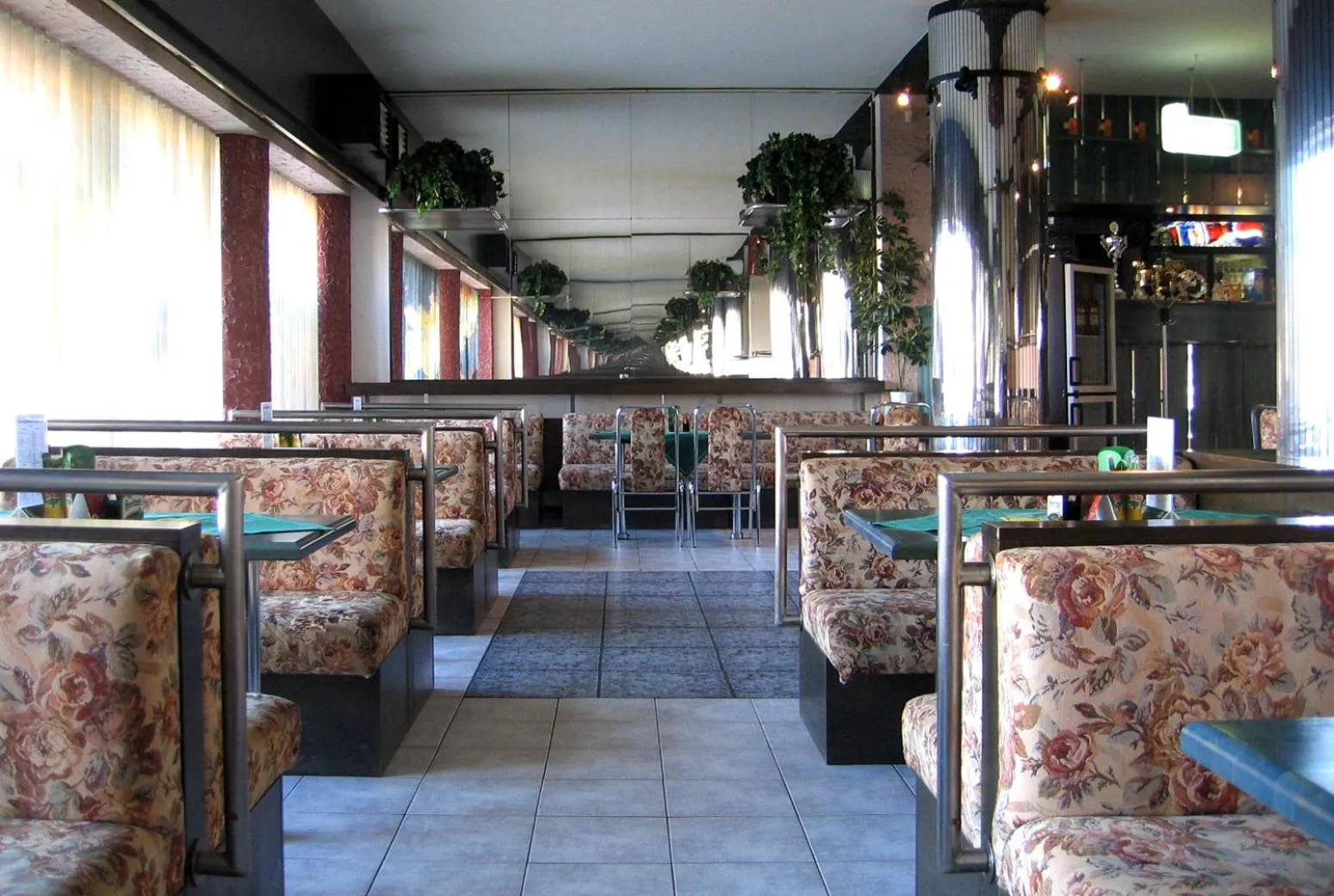 Restaurant/places to eat in Hotel Morava