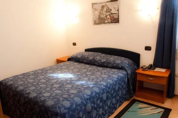 Photo of the whole room, Bed in Hotel Makin