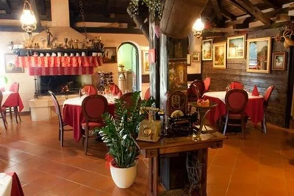 Restaurant/places to eat in Hotel Makin