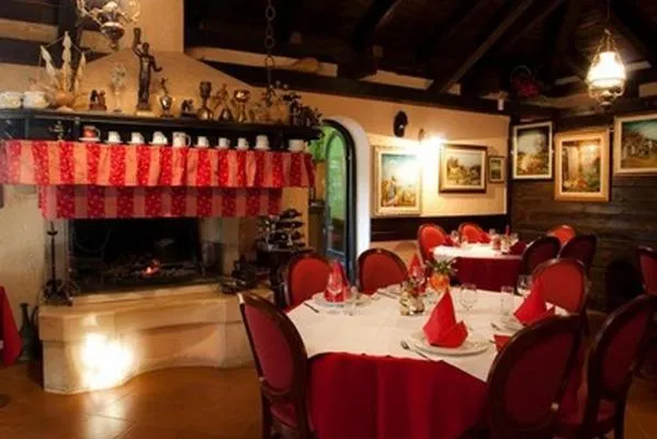 Restaurant/places to eat in Hotel Makin