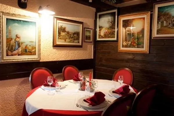 Restaurant/places to eat in Hotel Makin