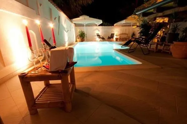 Night in Hotel Makin