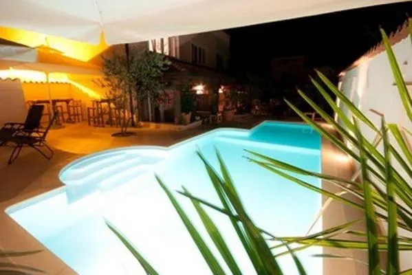 Night in Hotel Makin