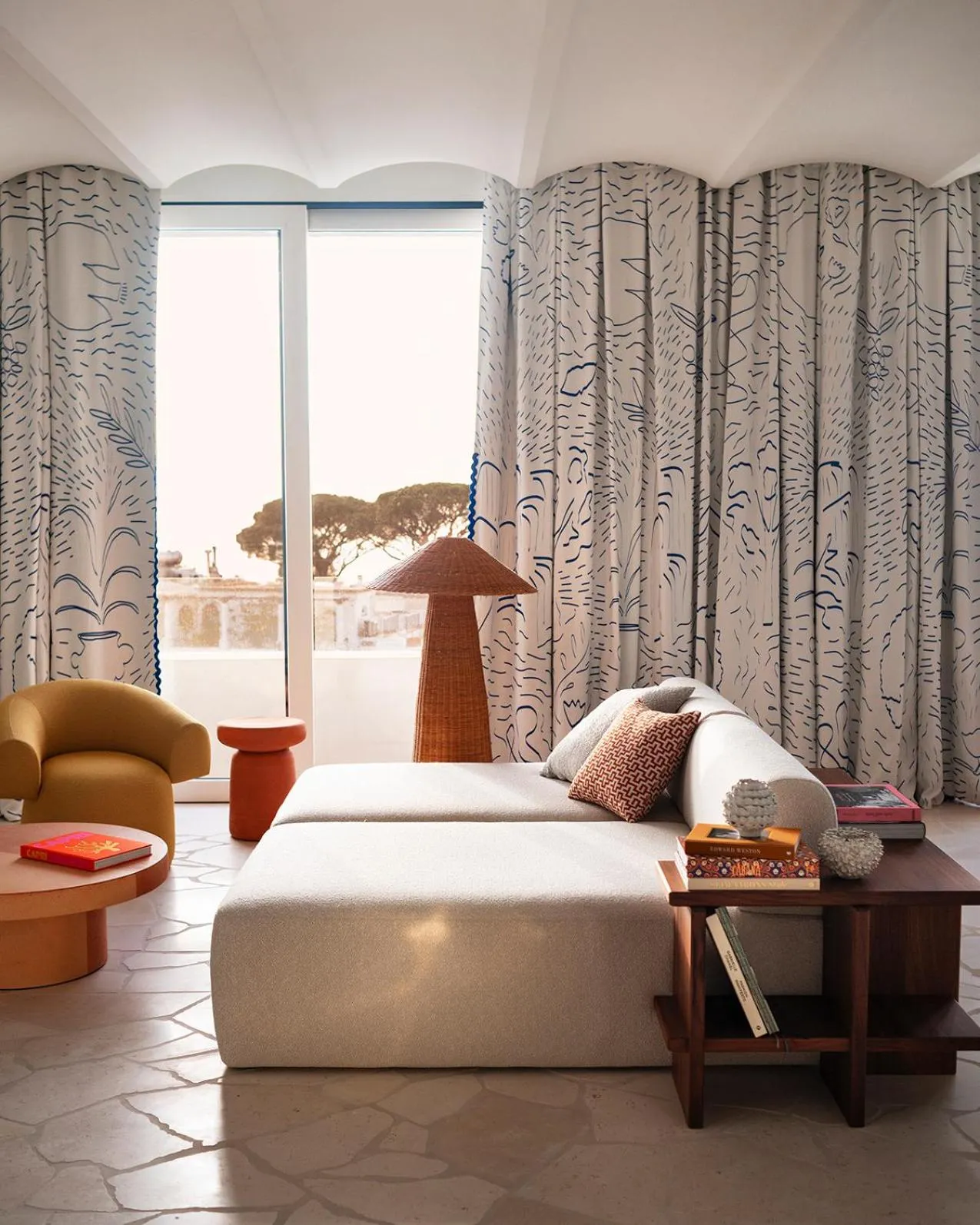 Living room, Bed in Jumeirah Capri Palace