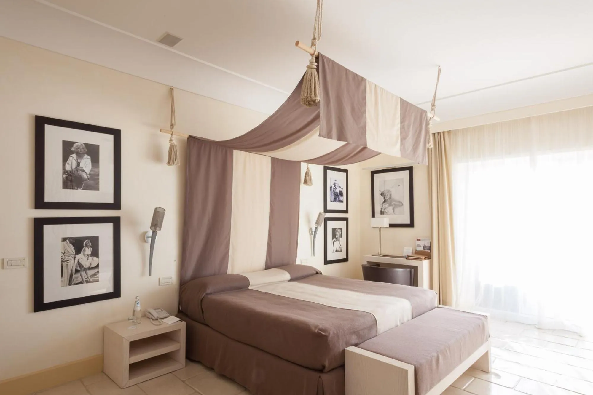 Bed in Jumeirah Capri Palace