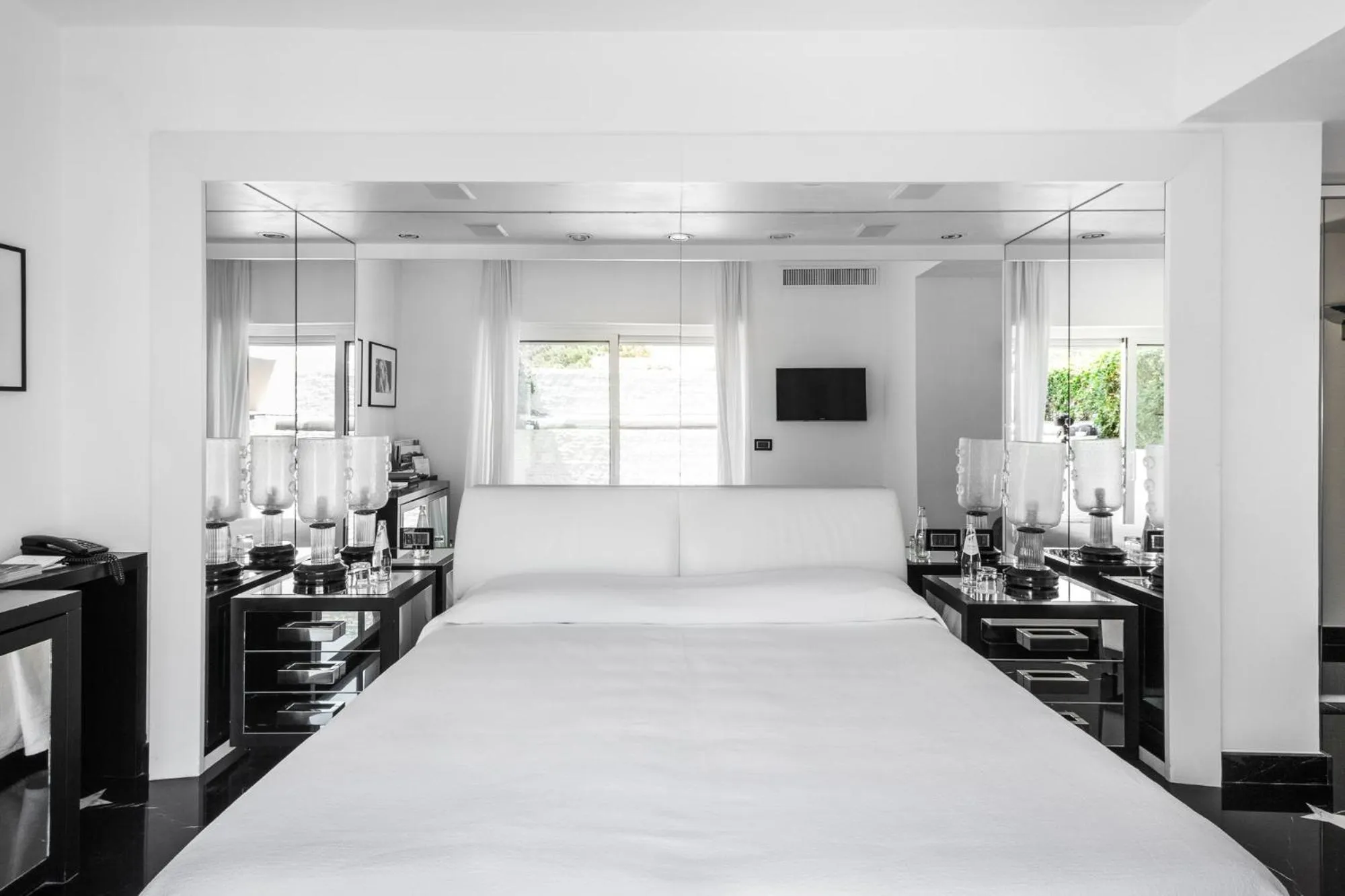 Bed in Jumeirah Capri Palace