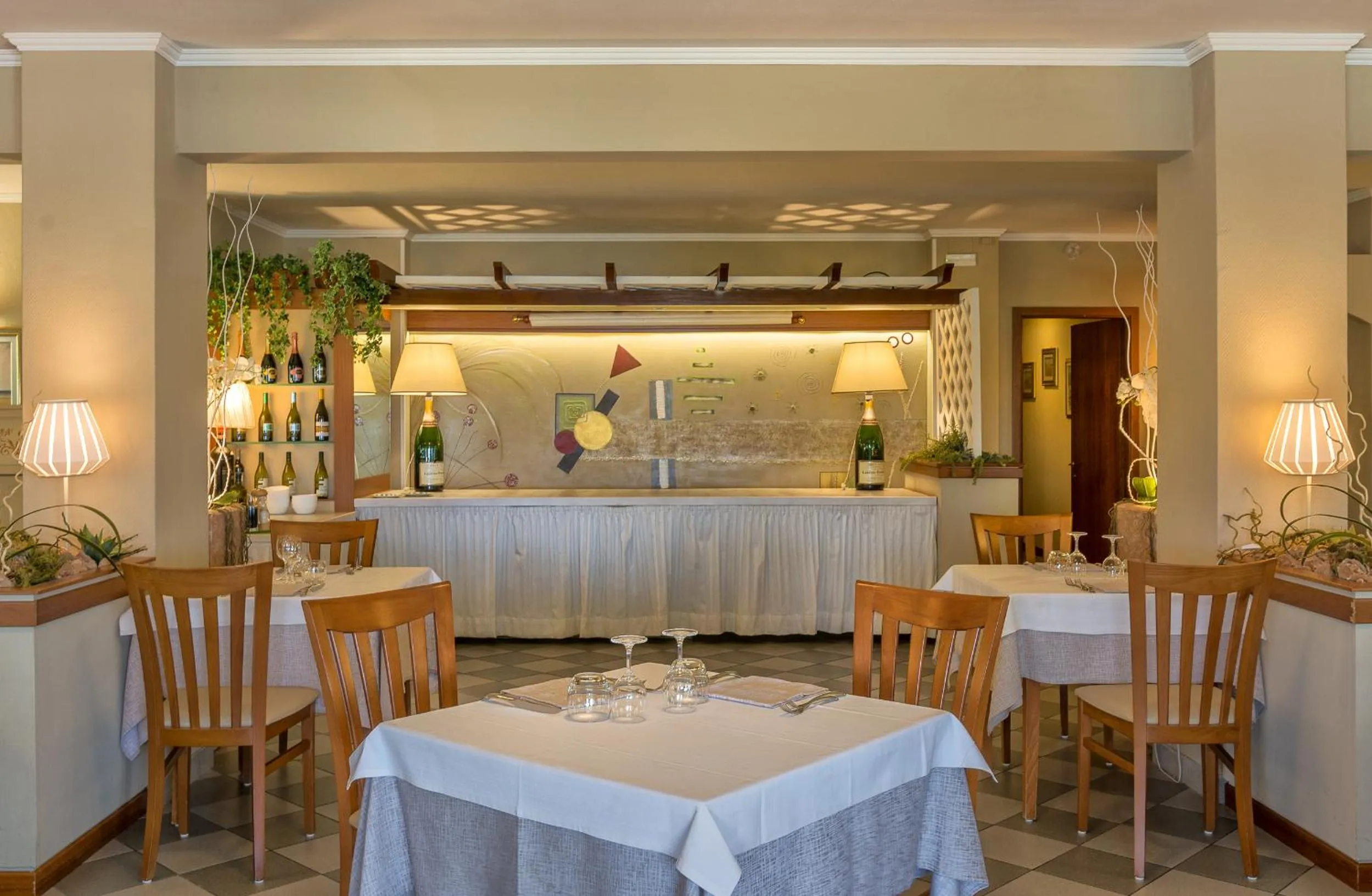 Restaurant/places to eat in Hotel Siesta