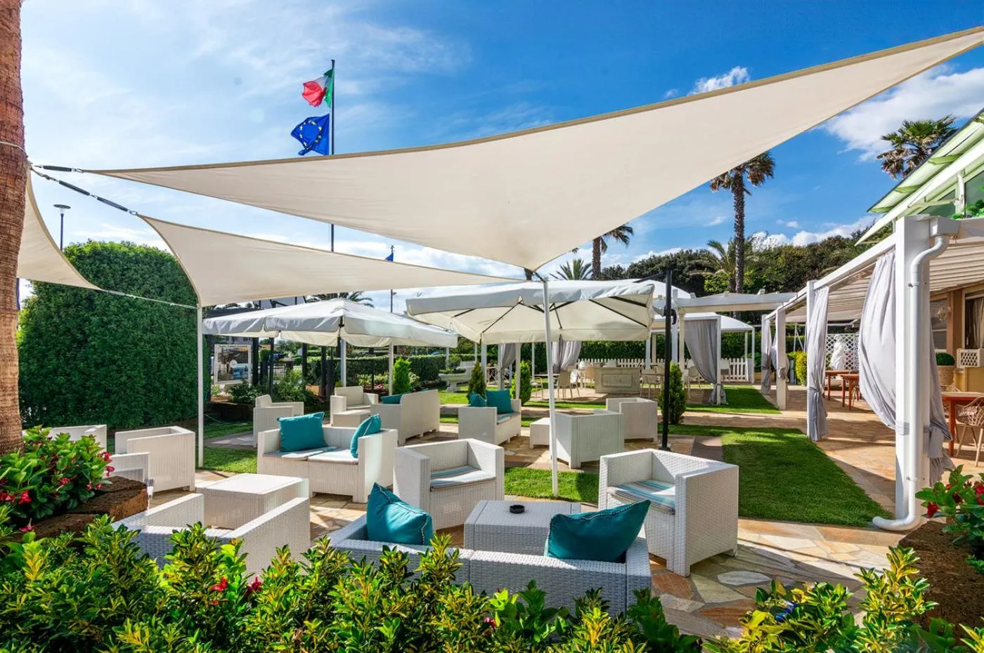 Restaurant/places to eat in Hotel Siesta