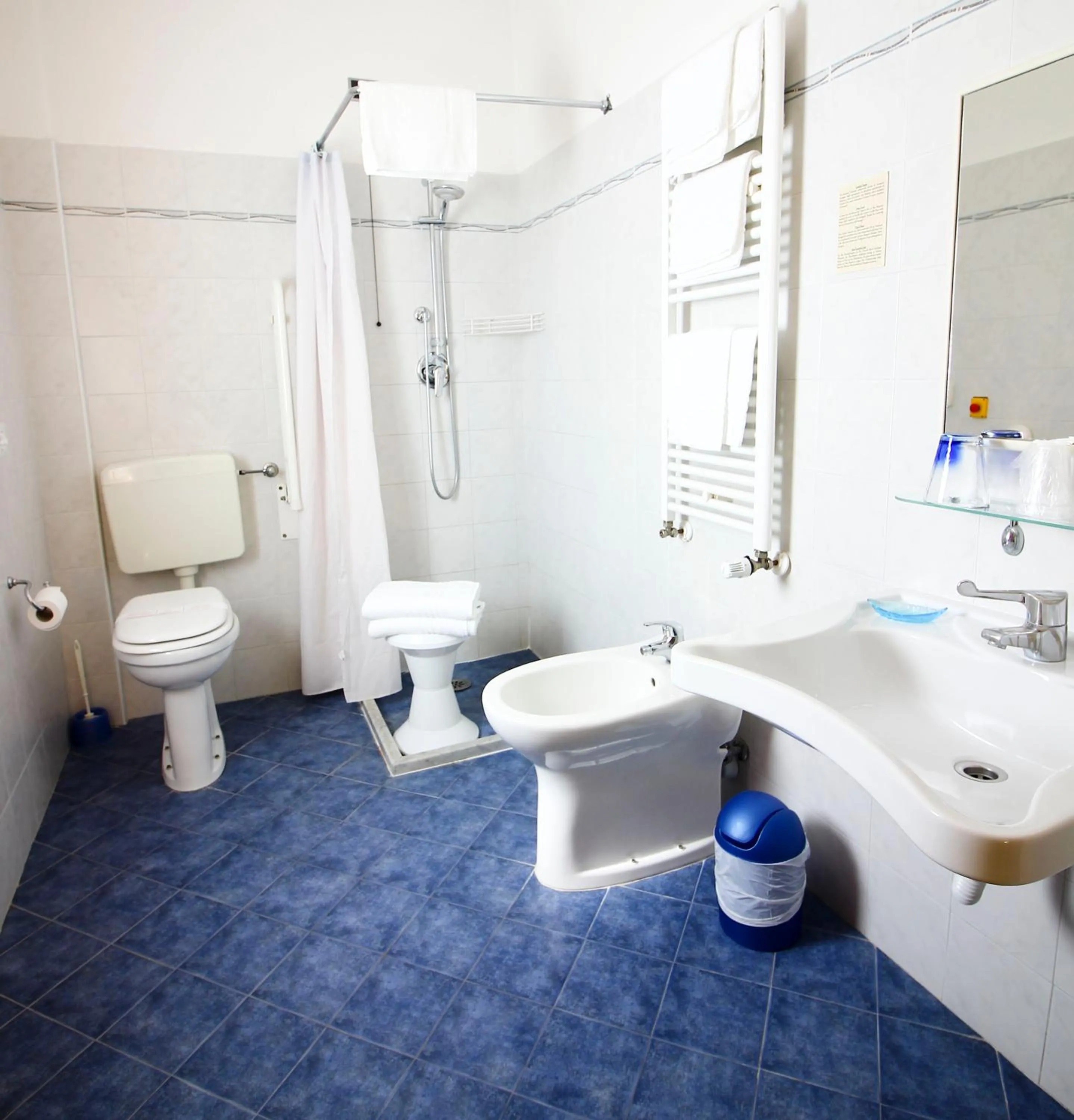 Bathroom in Hotel Siesta