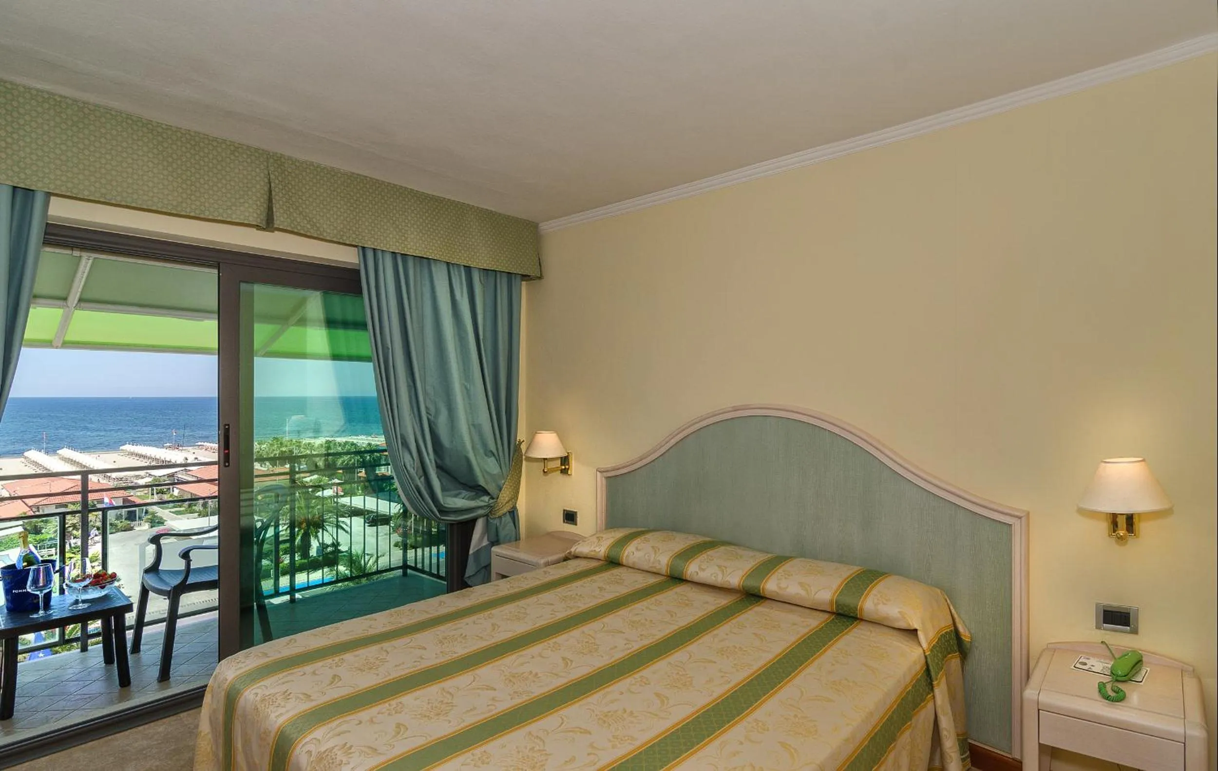 Photo of the whole room in Hotel Siesta