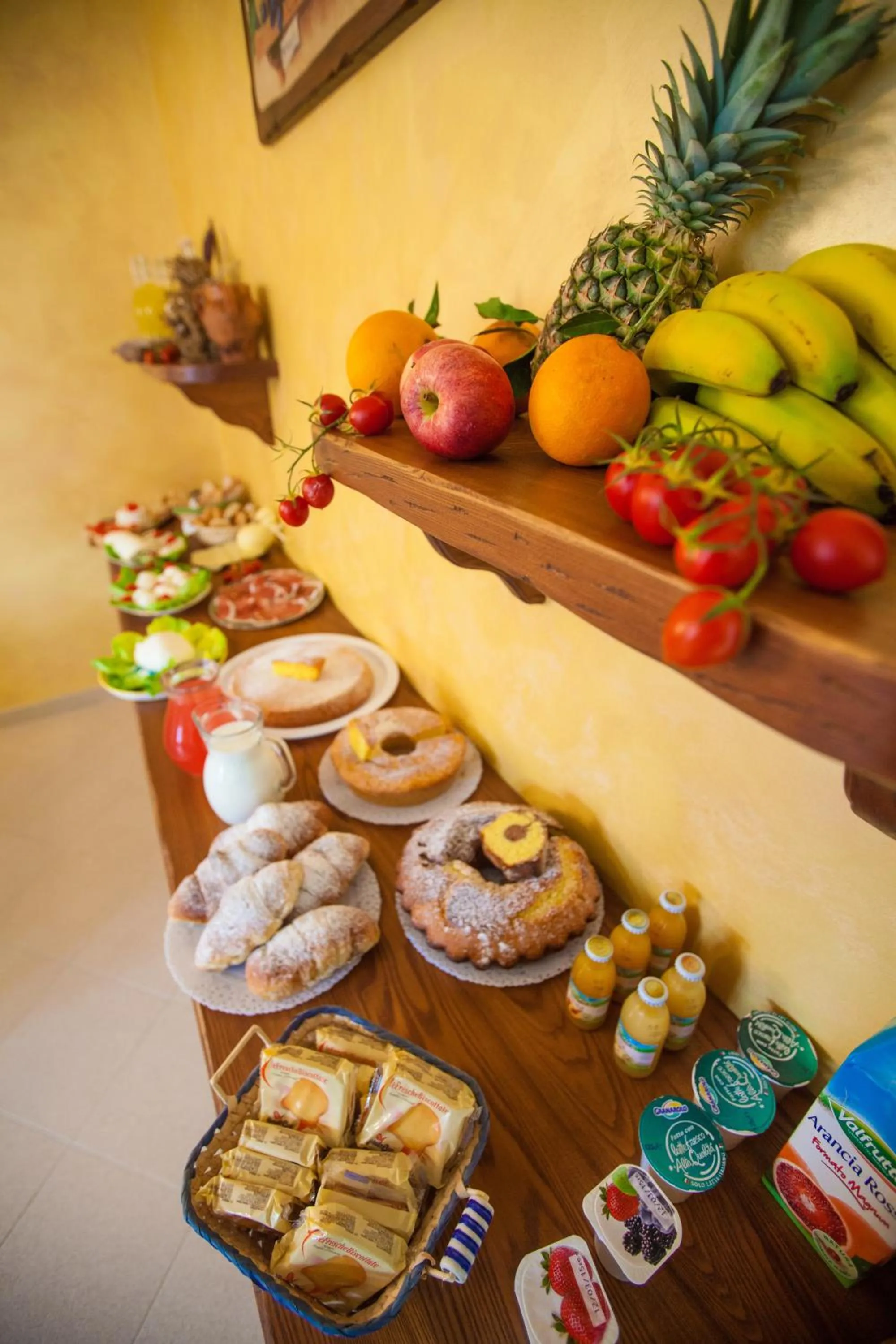 Restaurant/places to eat in Haidi House