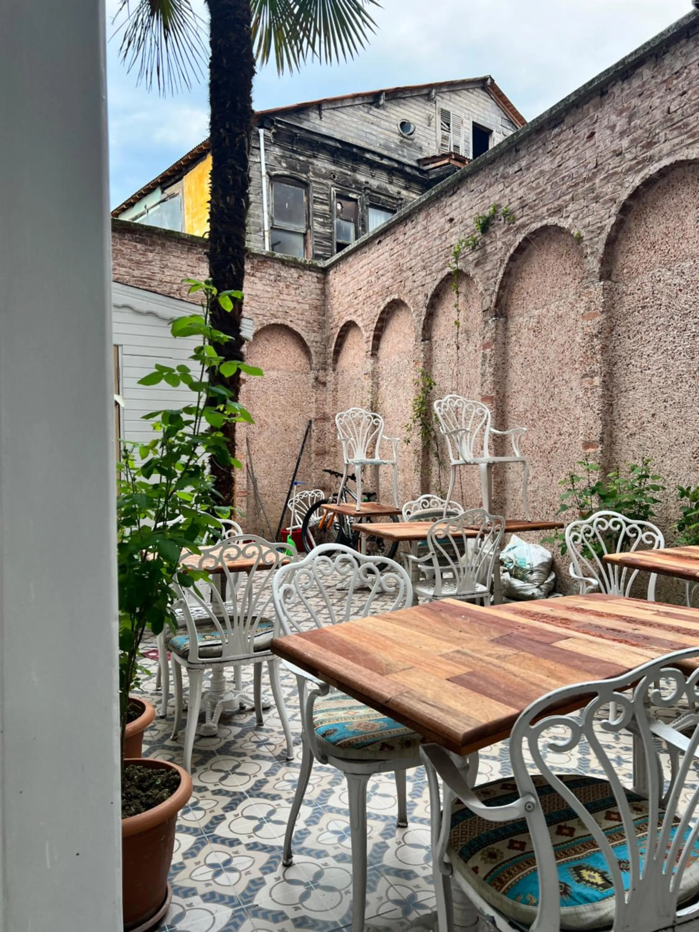 Restaurant/places to eat in Ersari Hotel