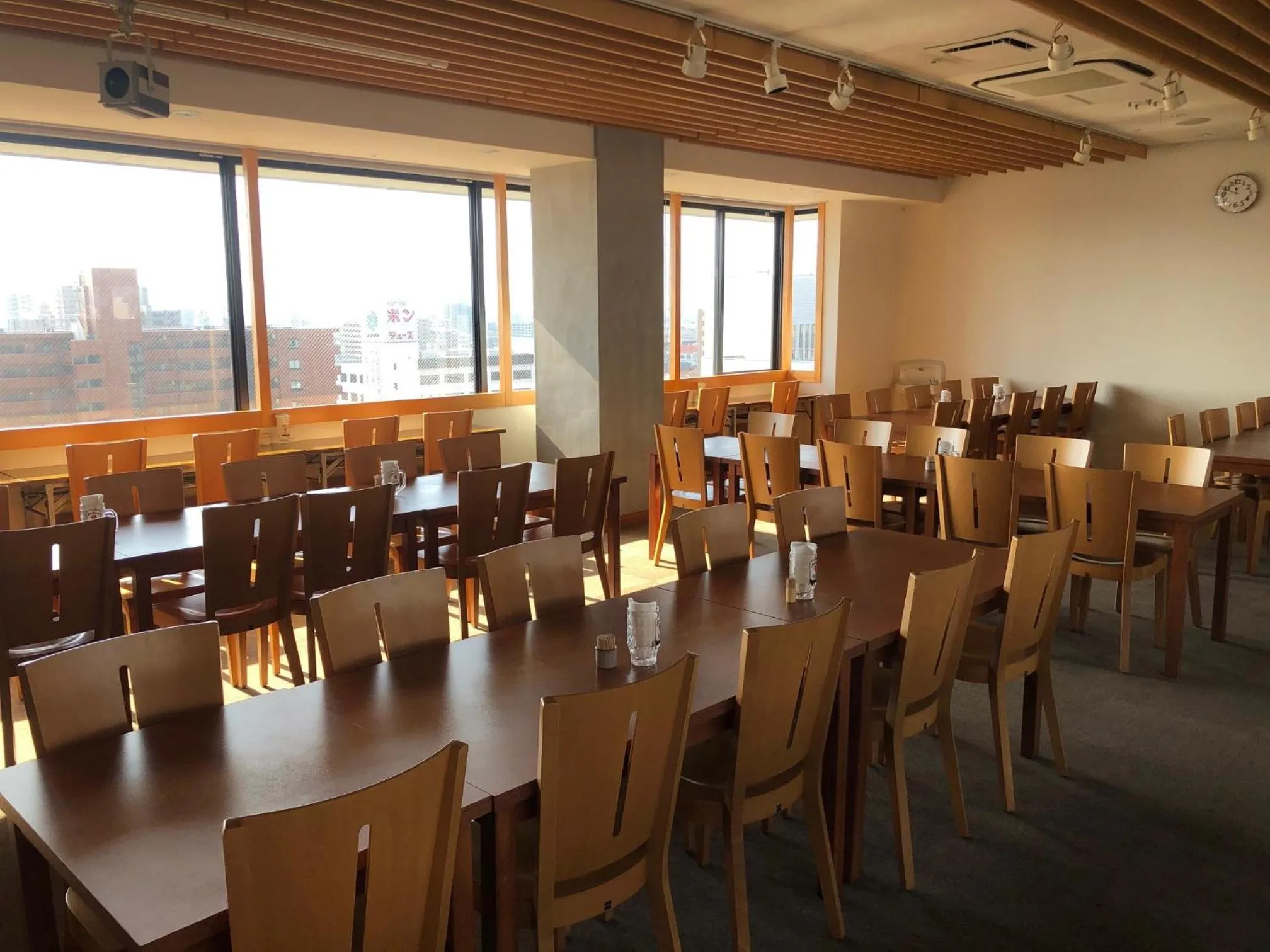 Restaurant/places to eat in Sky Hotel