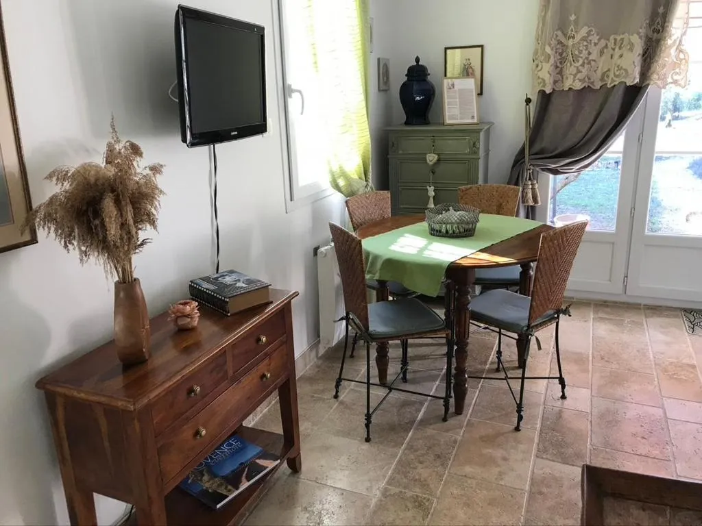Dining area in Mas de l'Olivette