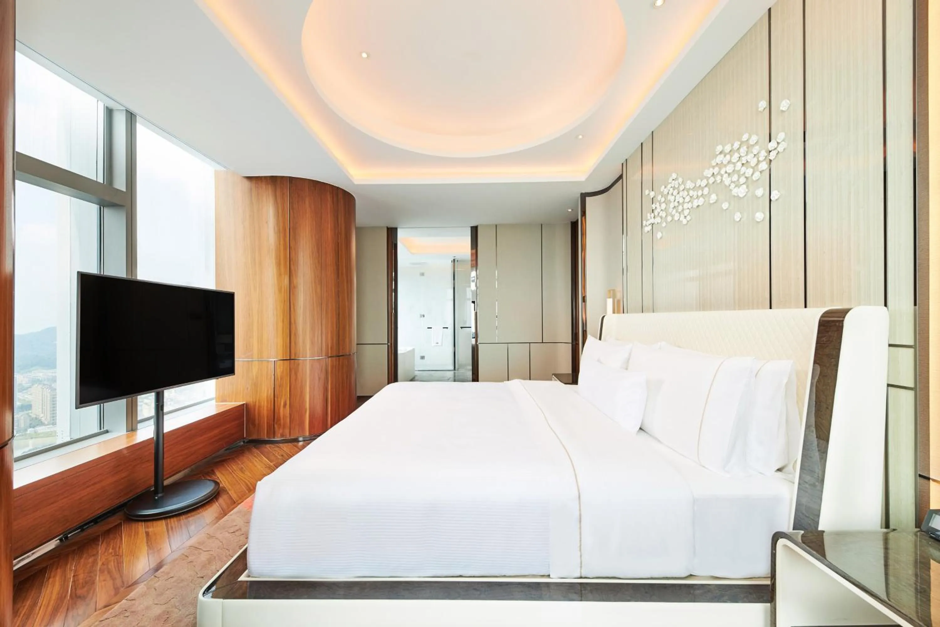Photo of the whole room, Bed in The Westin Wenzhou