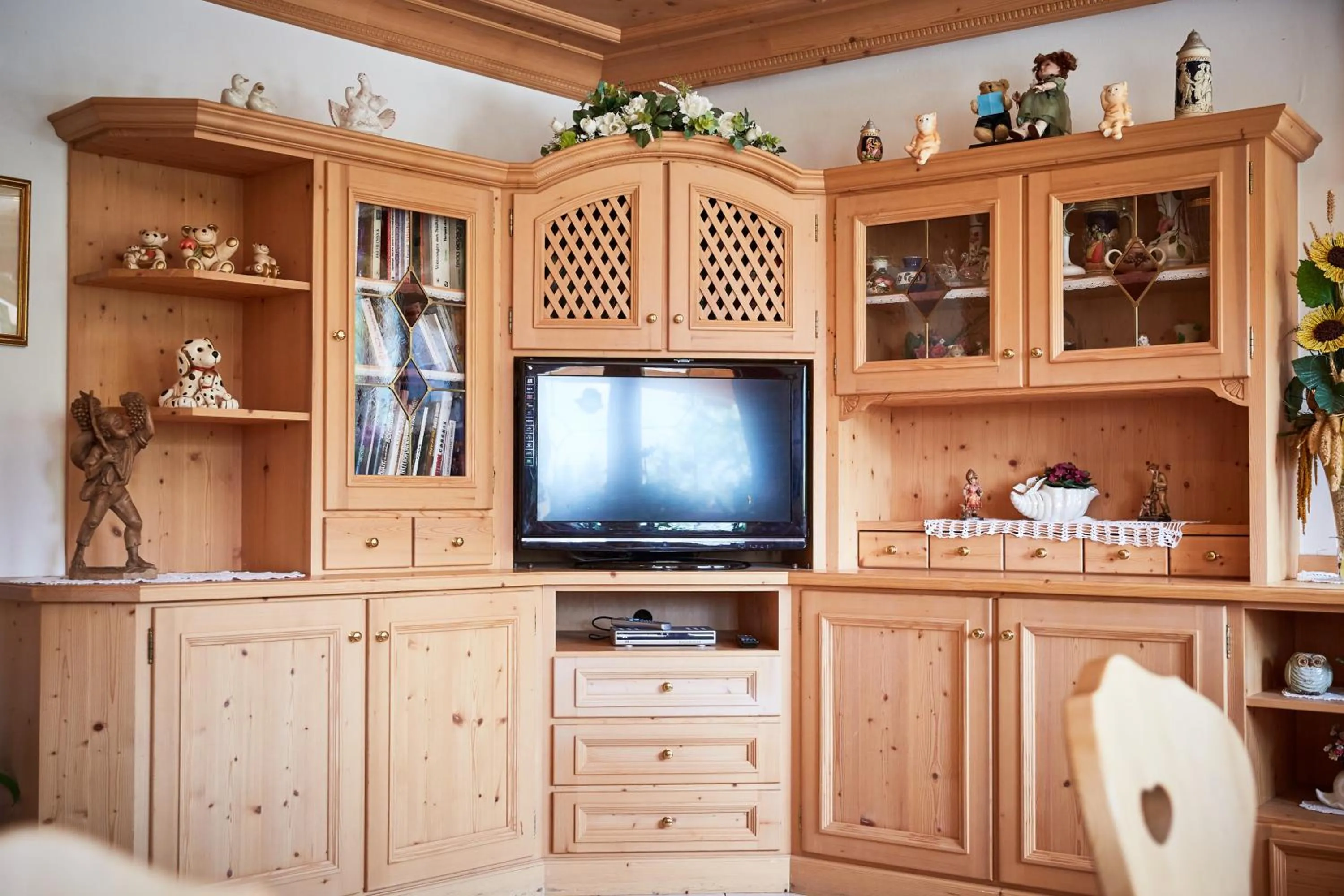 Communal lounge/ TV room in Alpenhotel Schönwald Superior