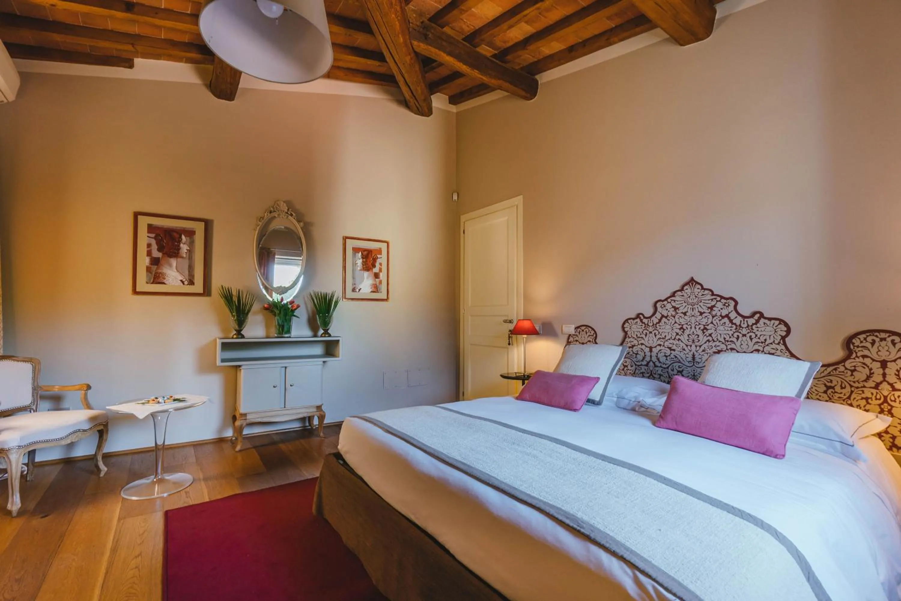 Bed in Duchess Boutique de Charme