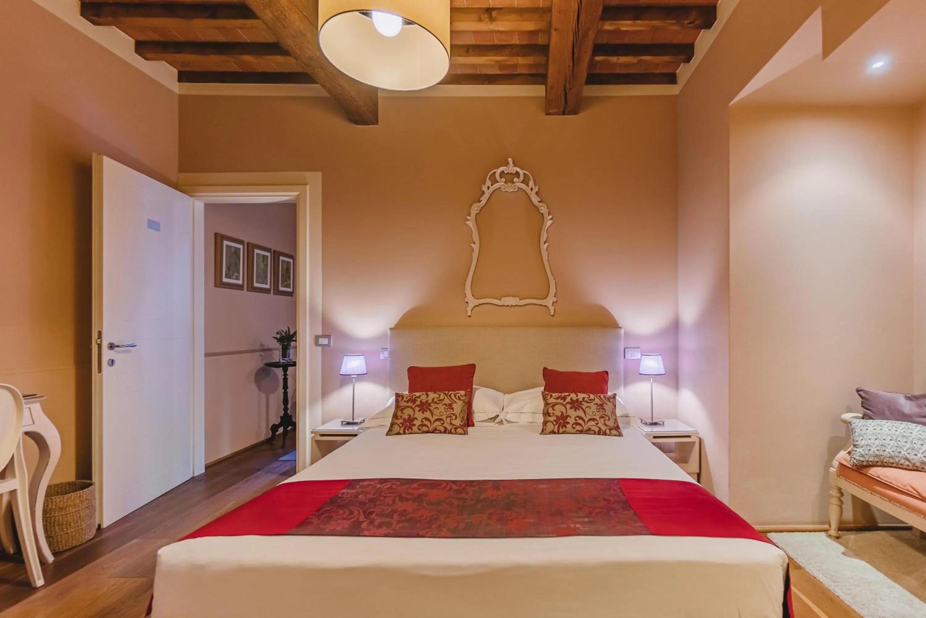 Bed in Duchess Boutique de Charme