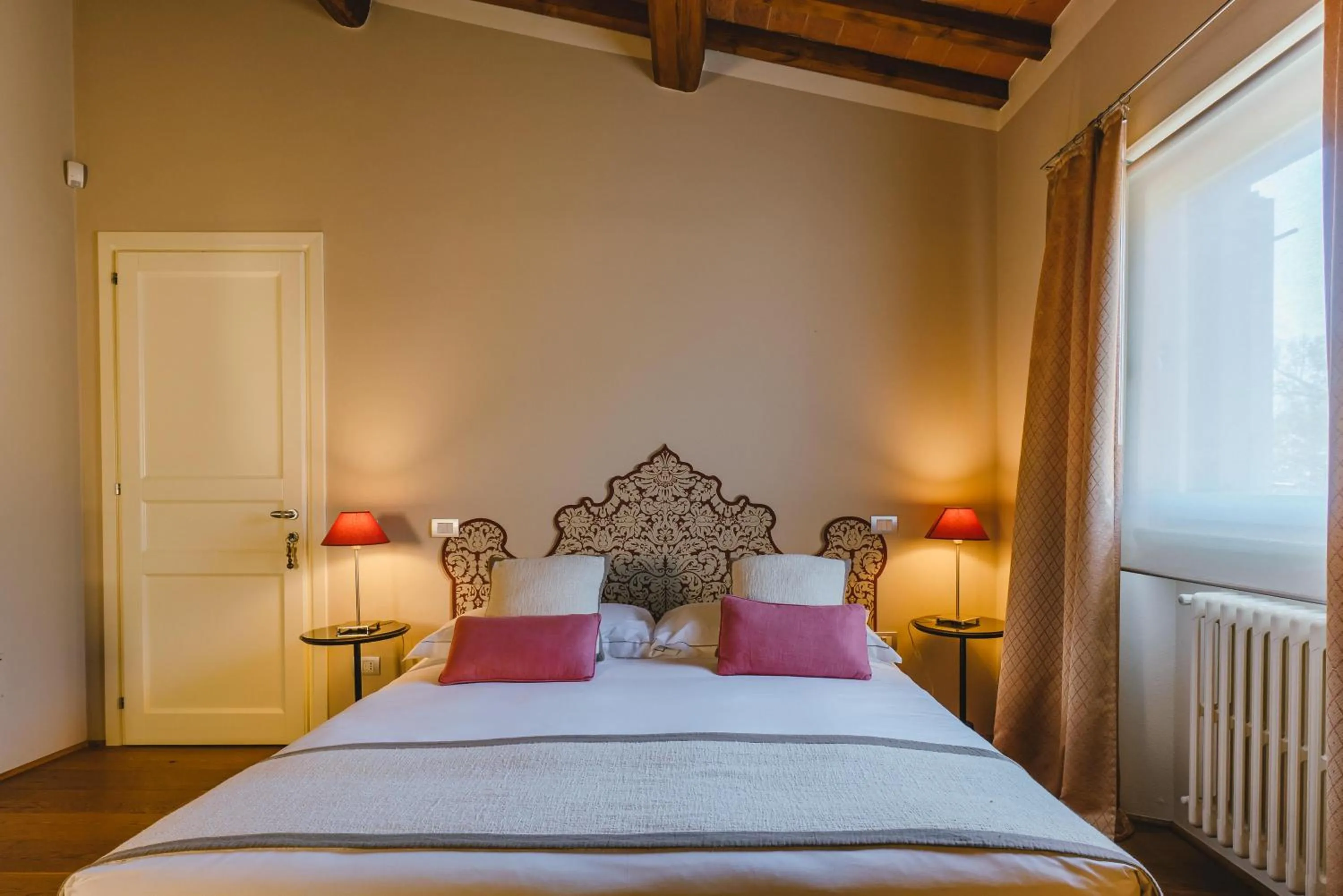 Bed in Duchess Boutique de Charme