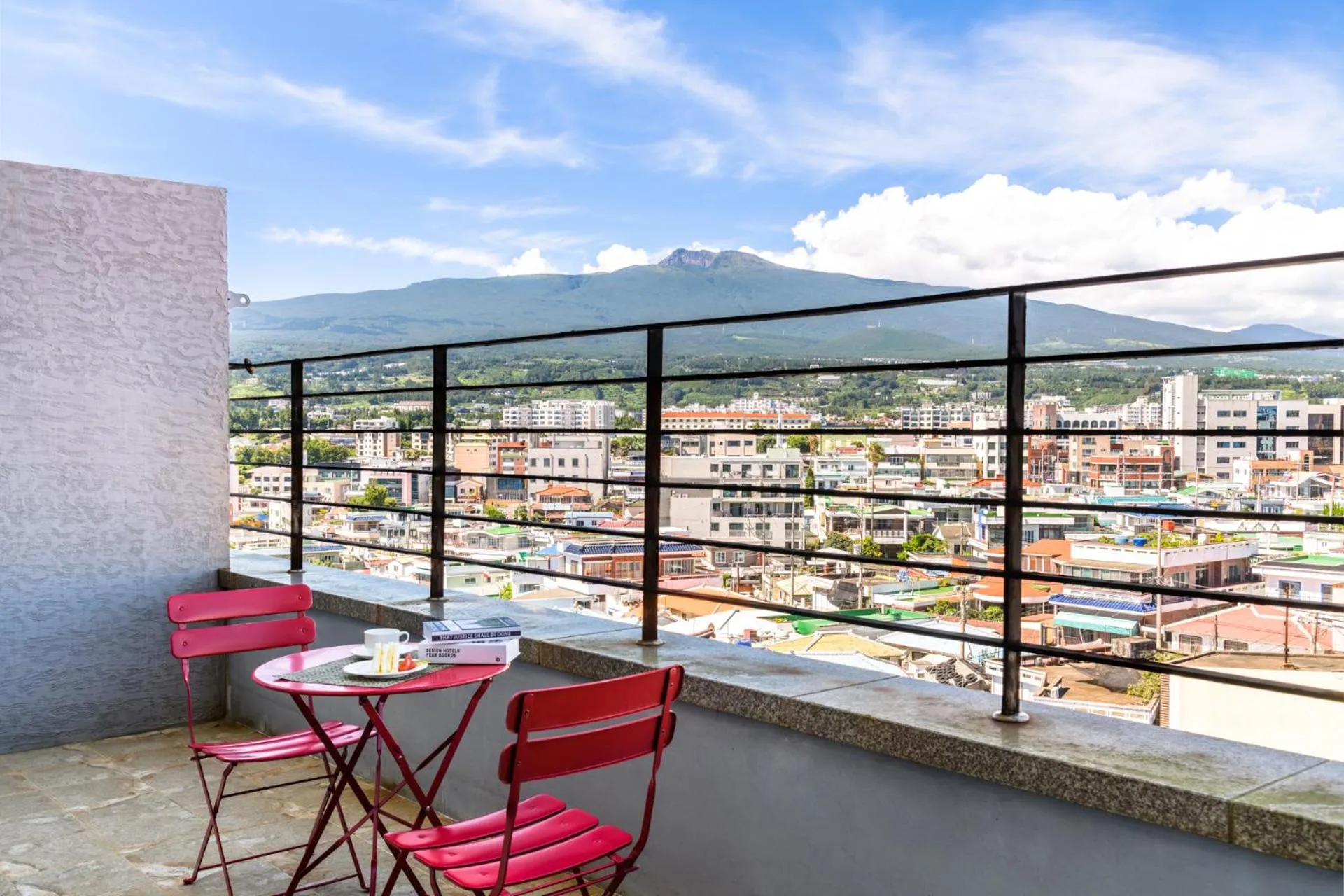 Balcony/Terrace in Shin Shin Hotel Cheonjiyeon