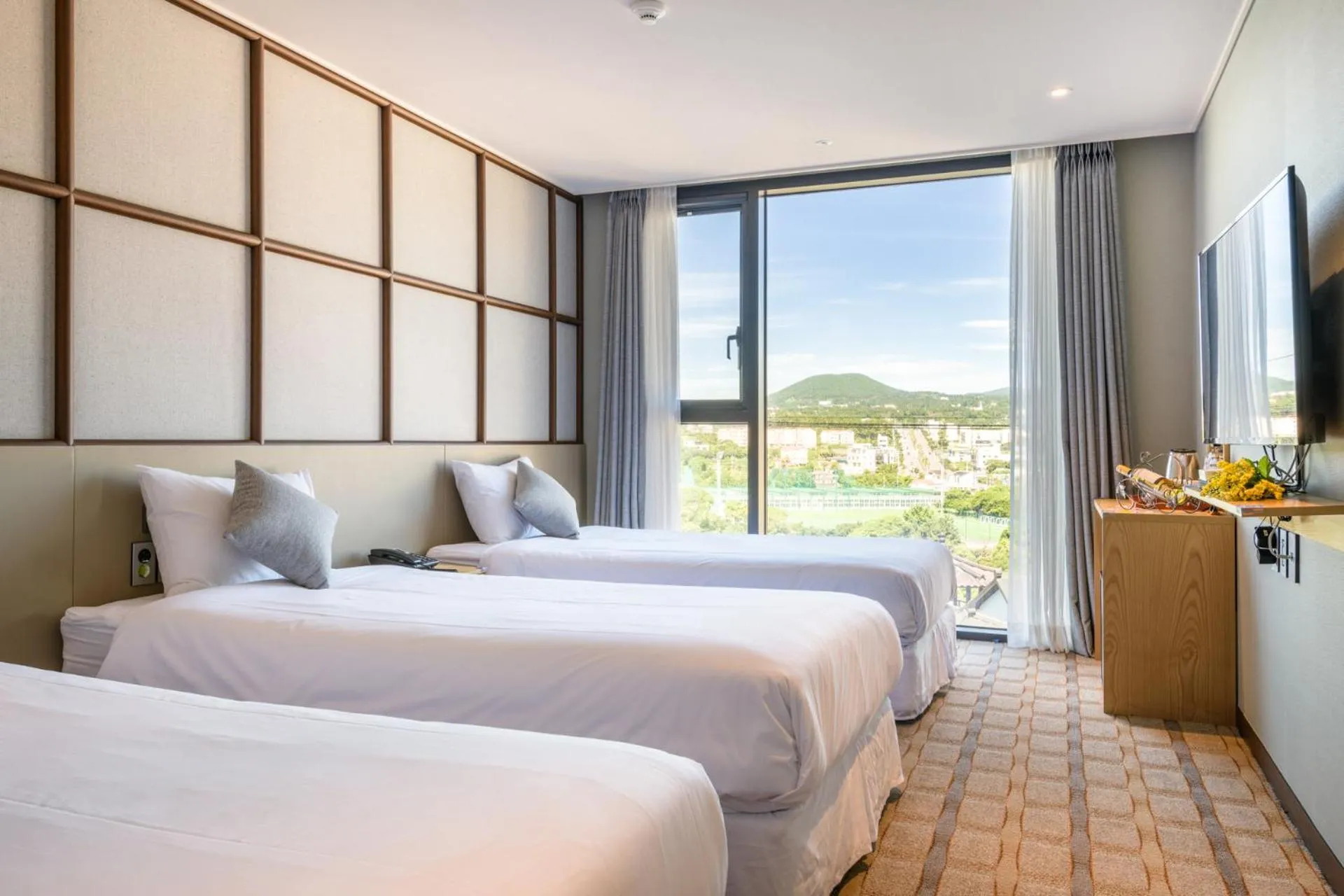 Bedroom, Bed in Shin Shin Hotel Cheonjiyeon