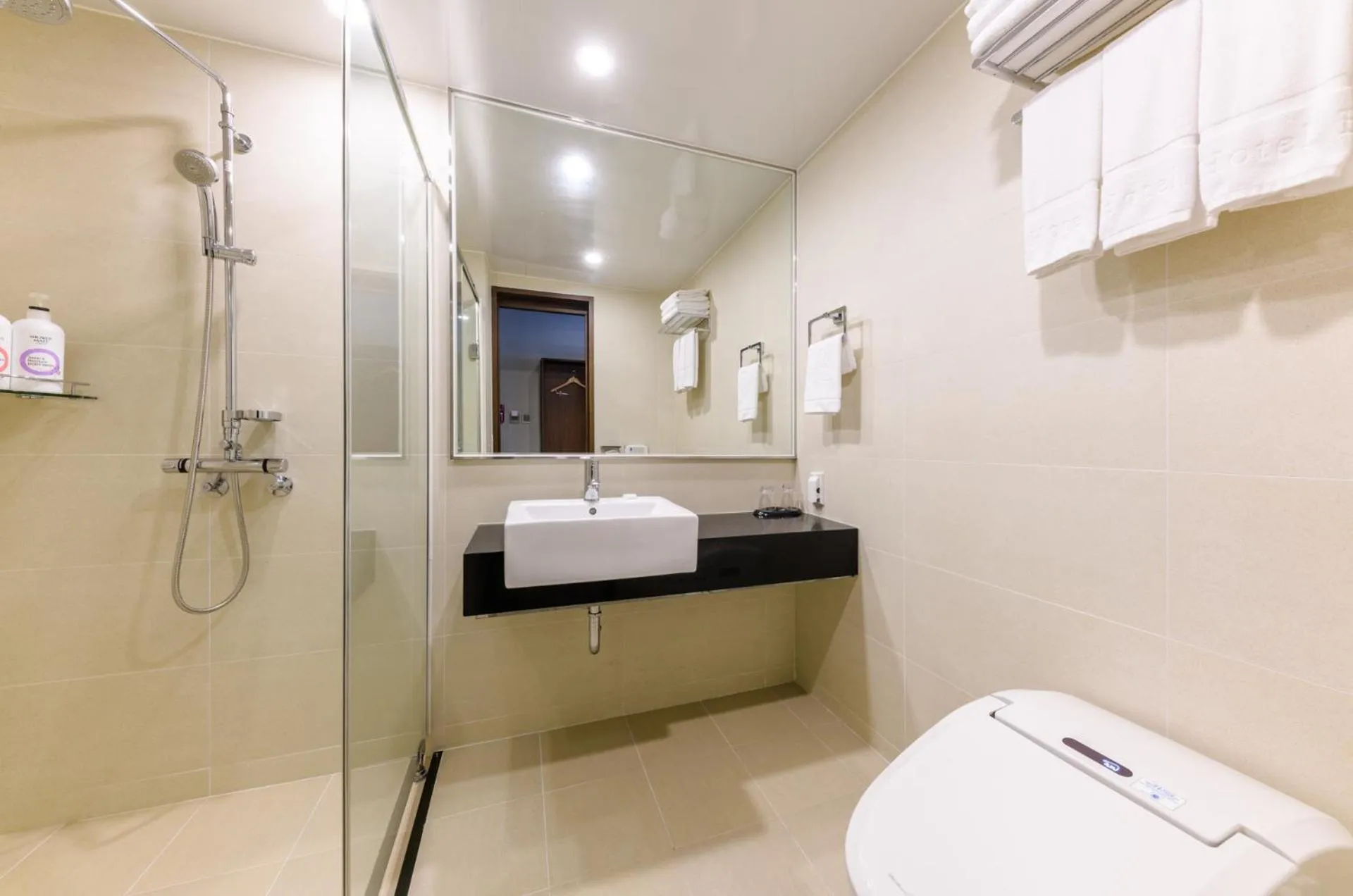 Bathroom in Shin Shin Hotel Cheonjiyeon