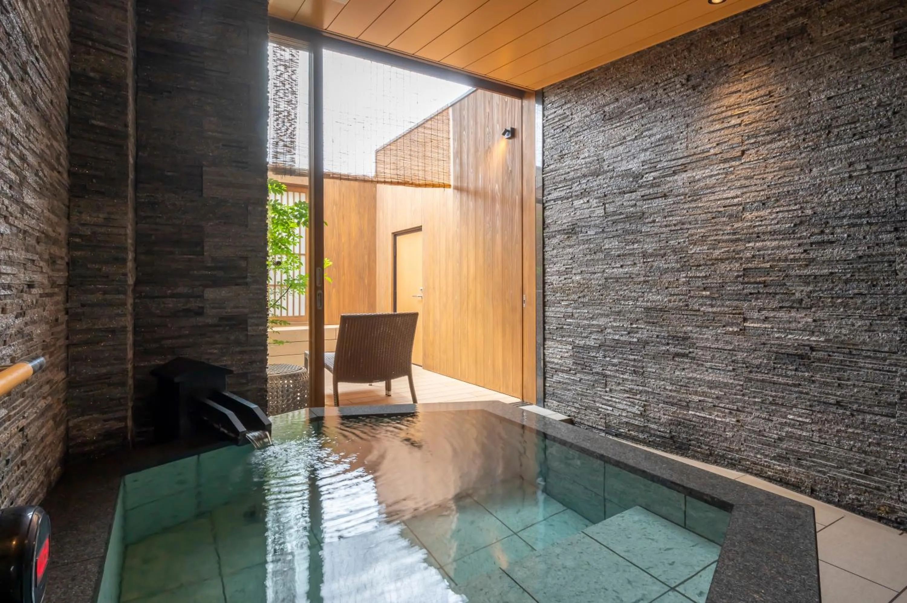 Hot Spring Bath in Kaike Tsuruya