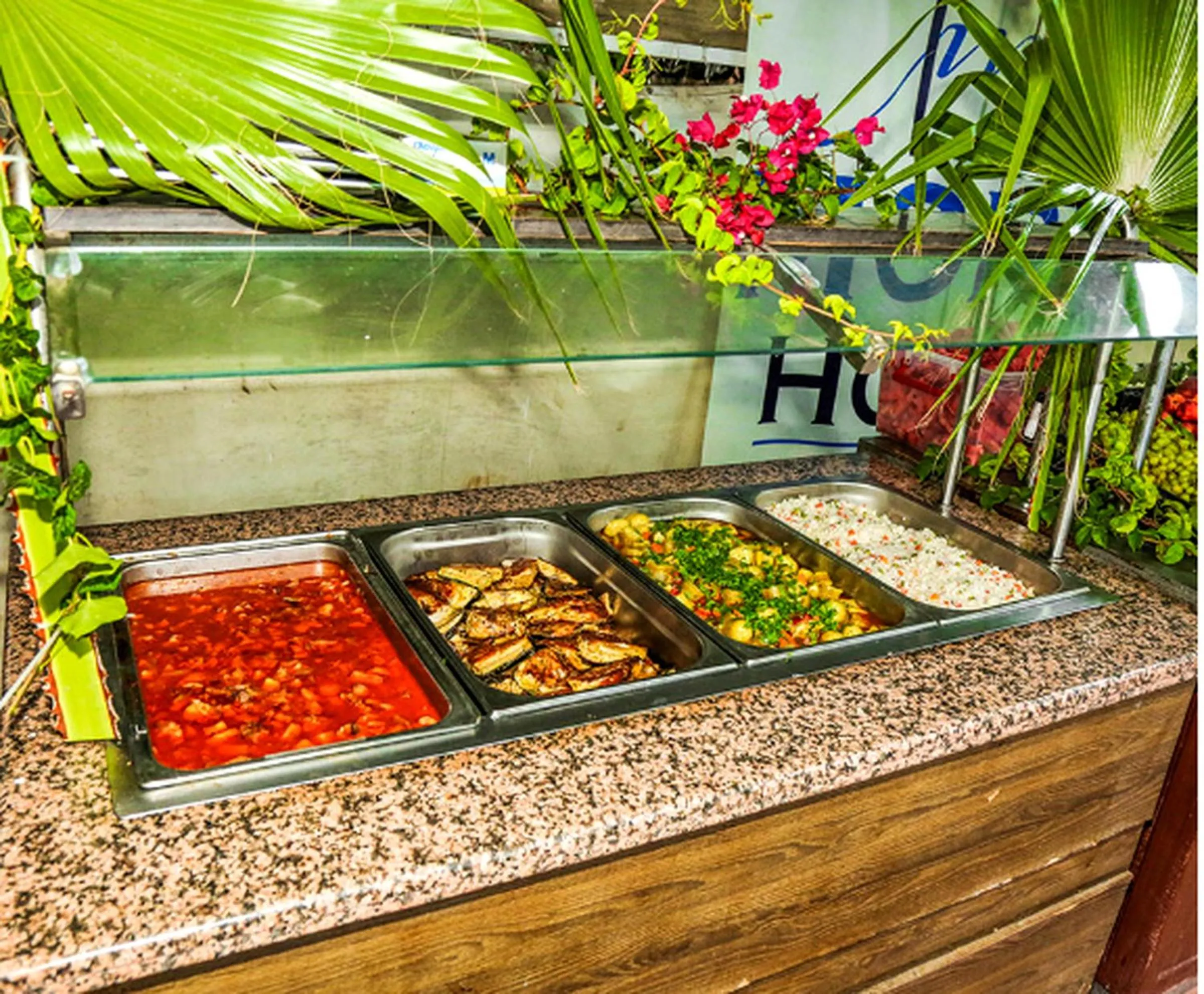 Restaurant/places to eat in More Hotel