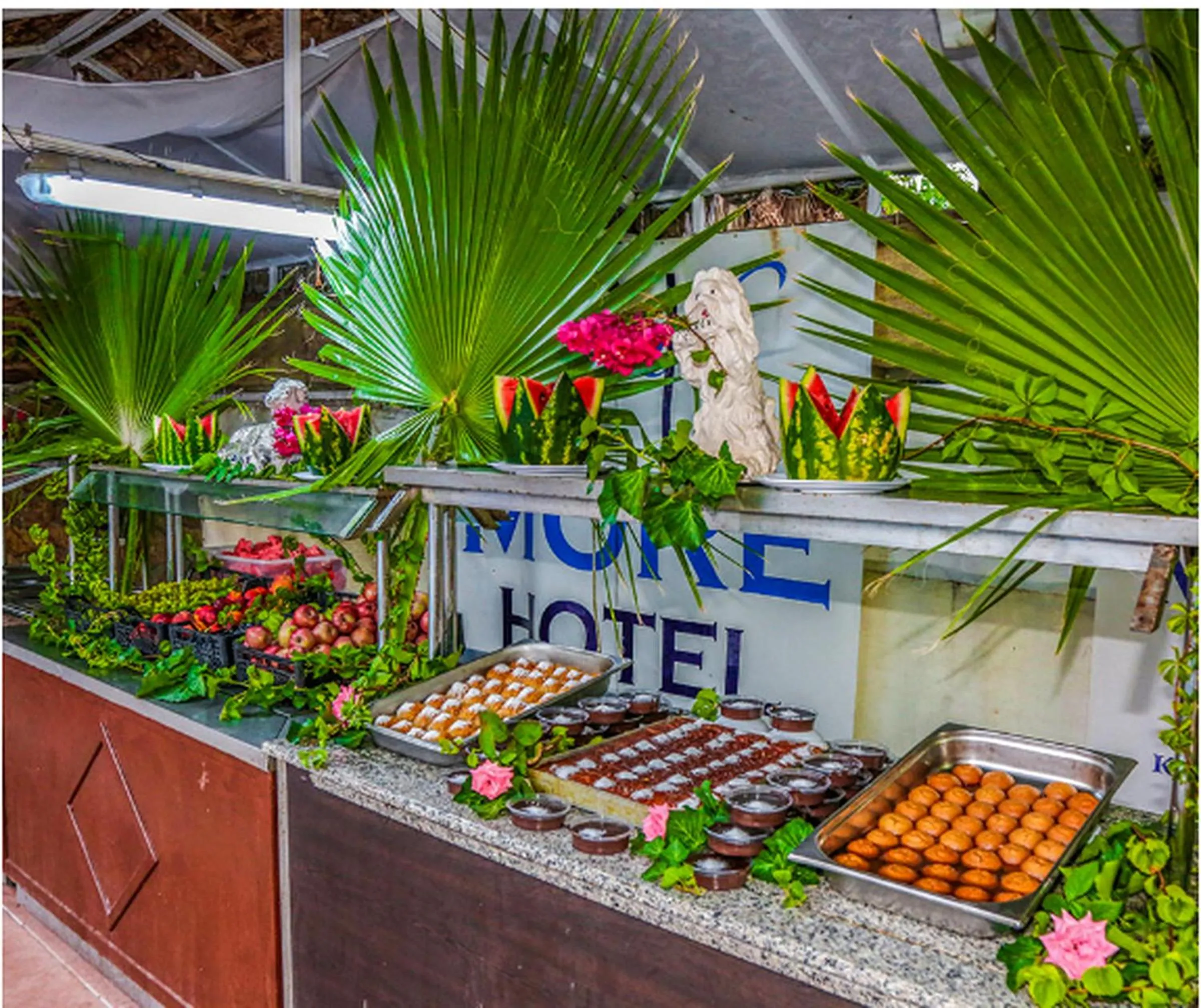 Restaurant/places to eat in More Hotel