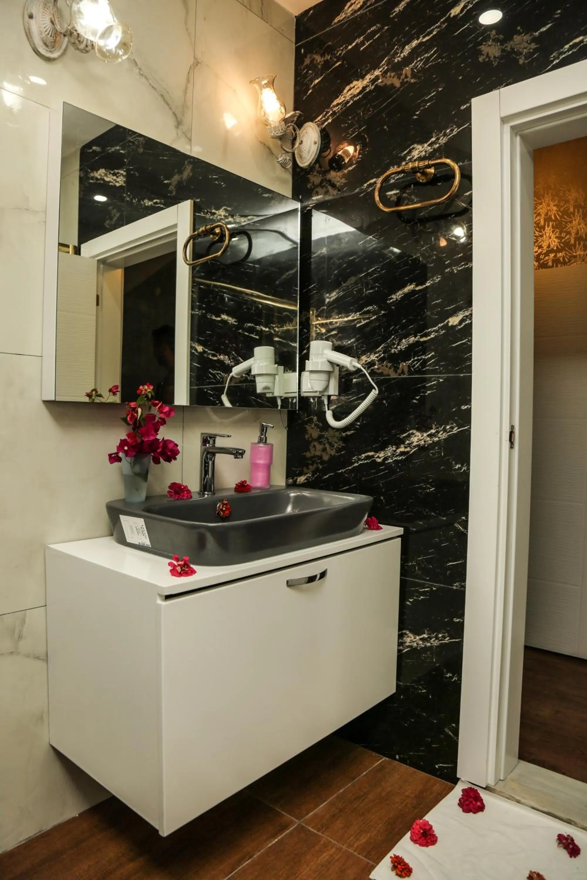 Bathroom in More Hotel