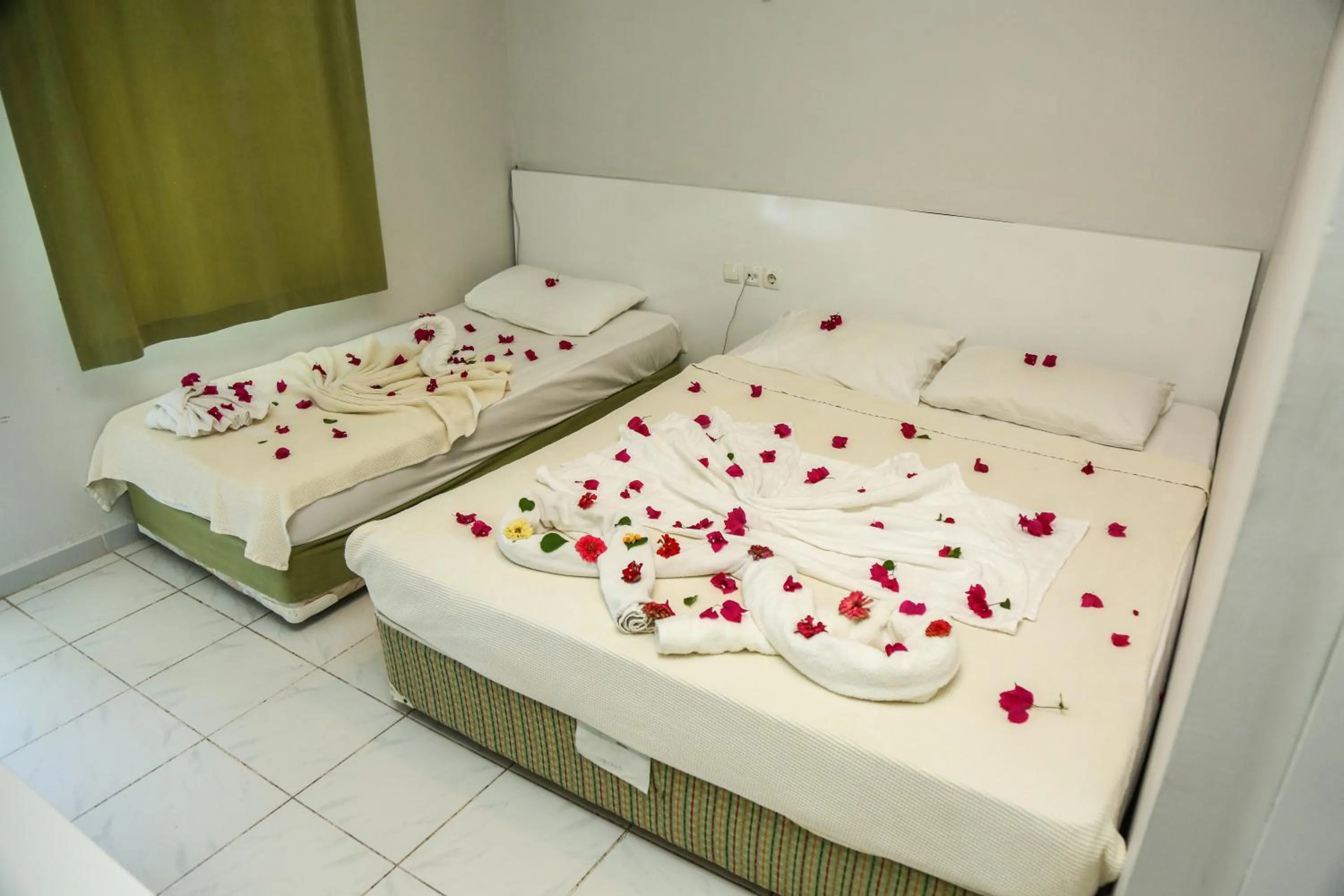 Bedroom, Bed in More Hotel