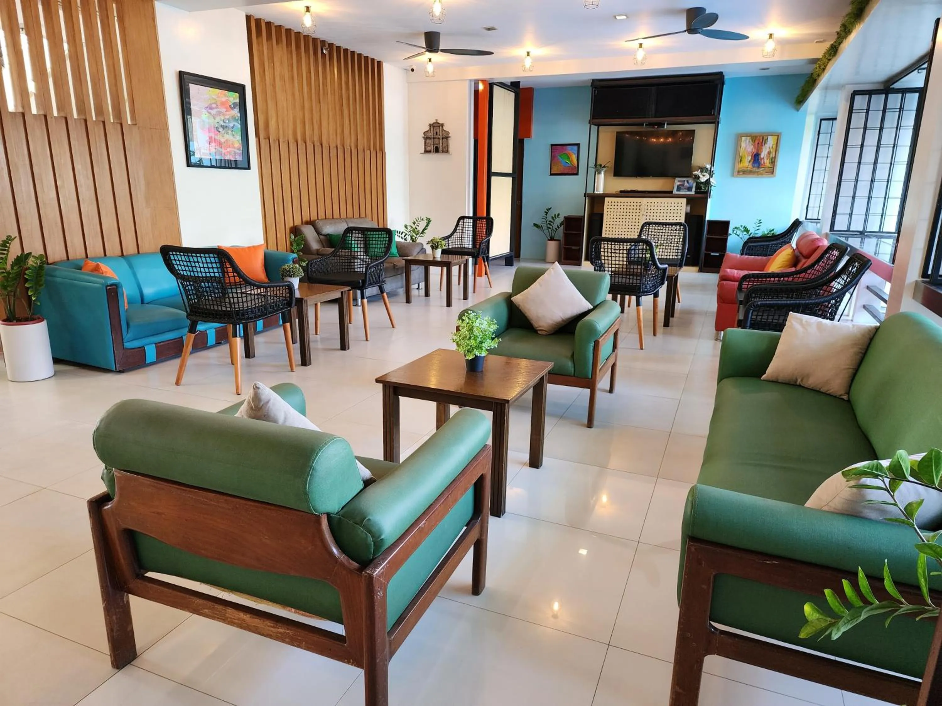 Communal lounge/ TV room in Sea Cocoon Hotel