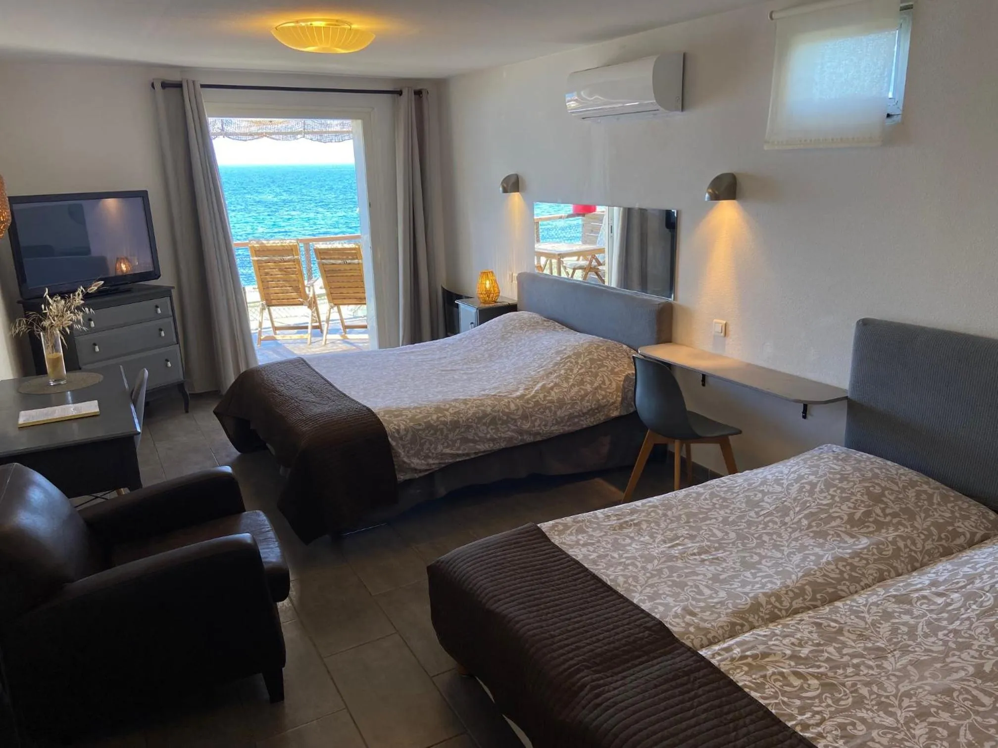 Photo of the whole room, Bed in Stella Maris