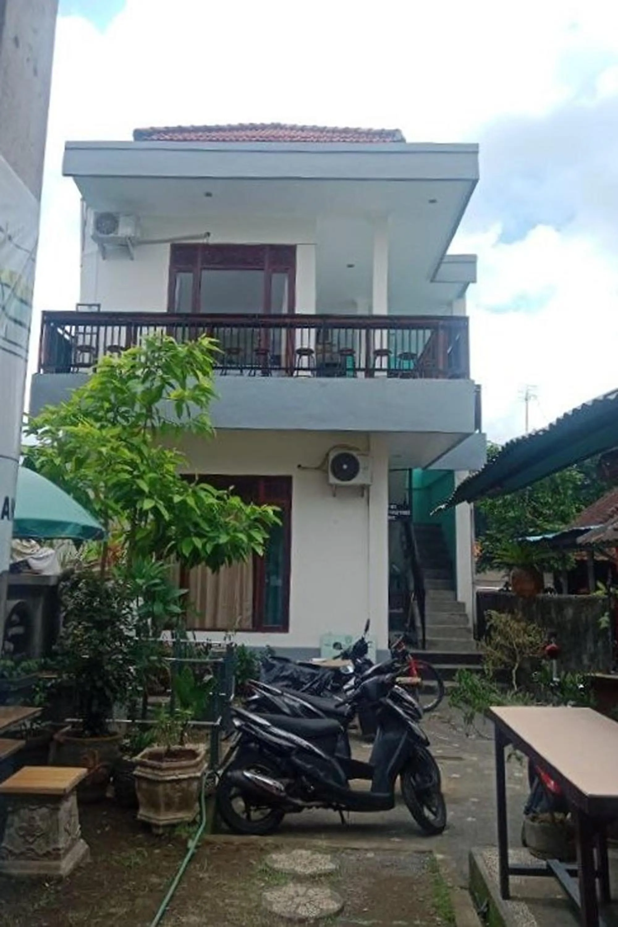 Property Building in Downtown Monkey Forest Hostel