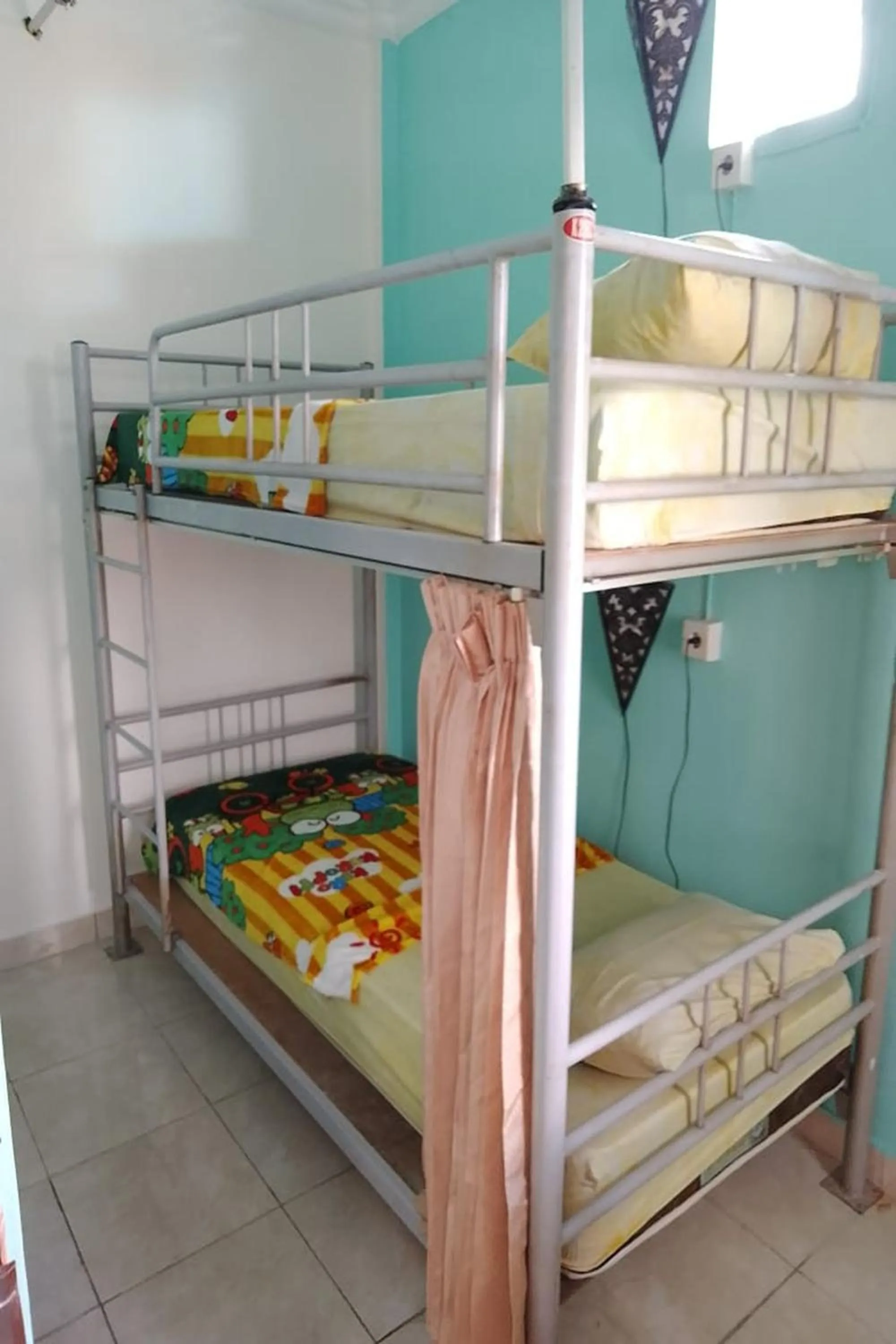 Bed, Bunk Bed in Downtown Monkey Forest Hostel