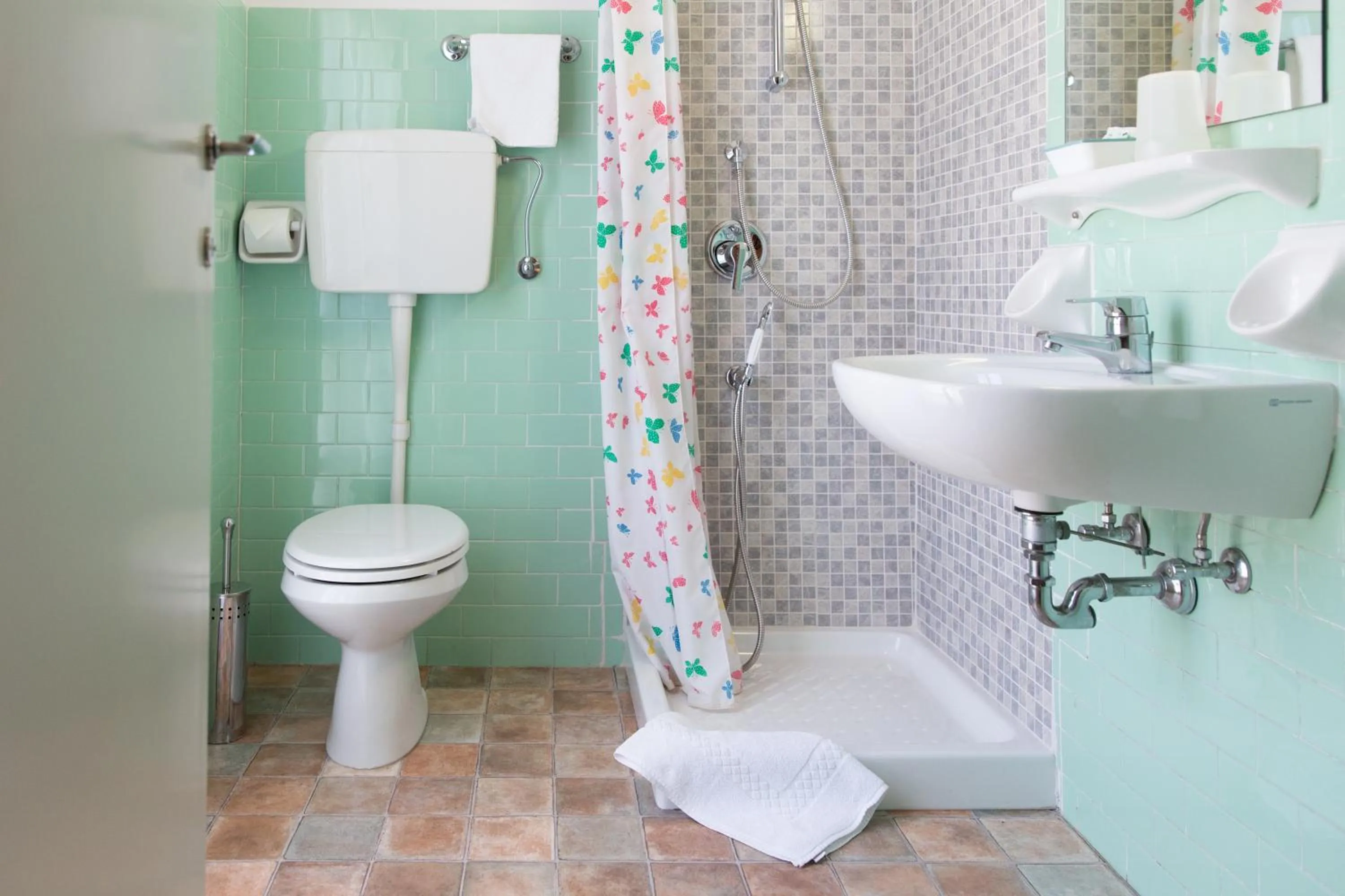 Shower in Hotel Gloria