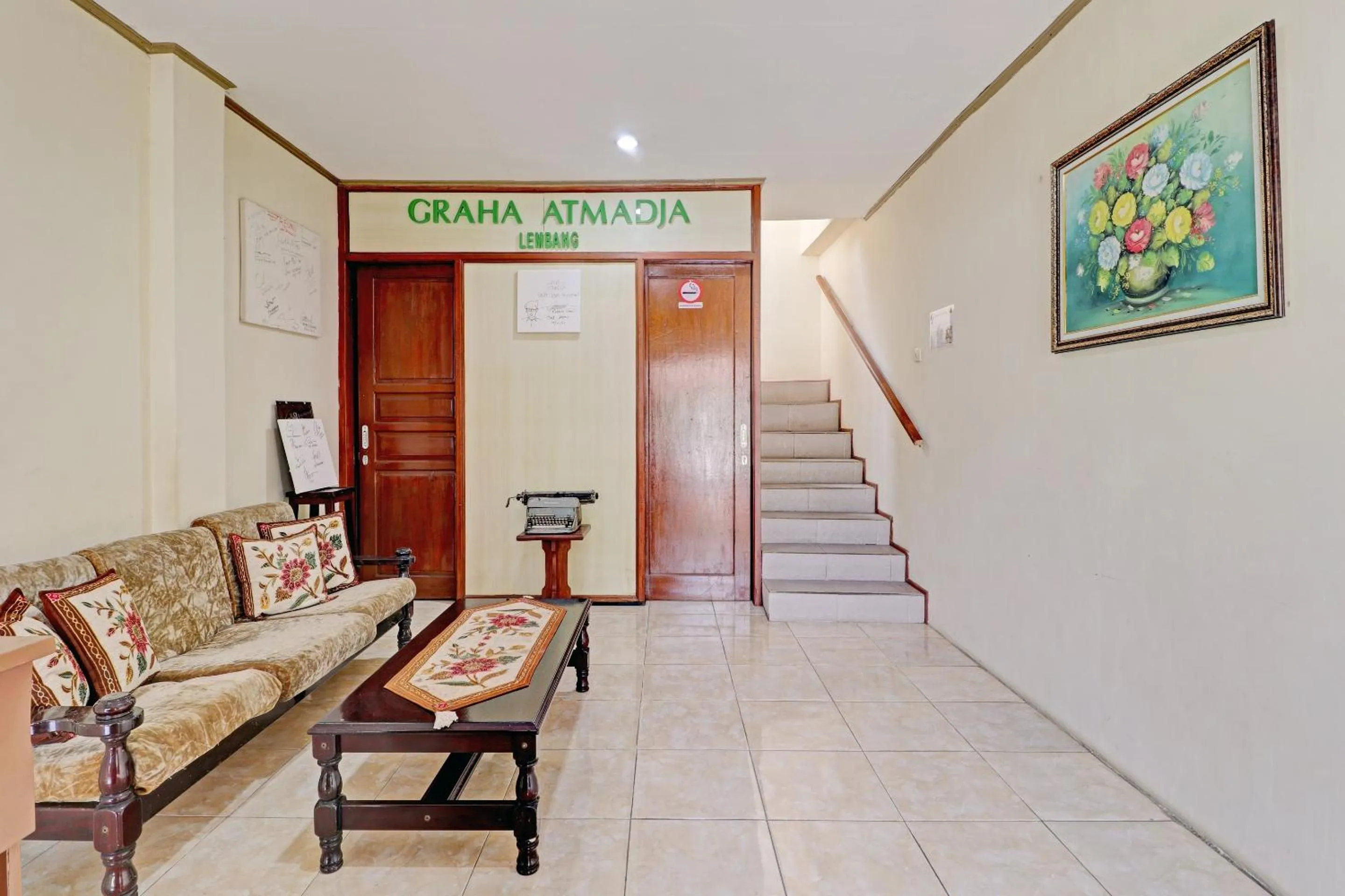 Lobby or reception in Collection O 90461 Graha Atmadja Syariah Guest House