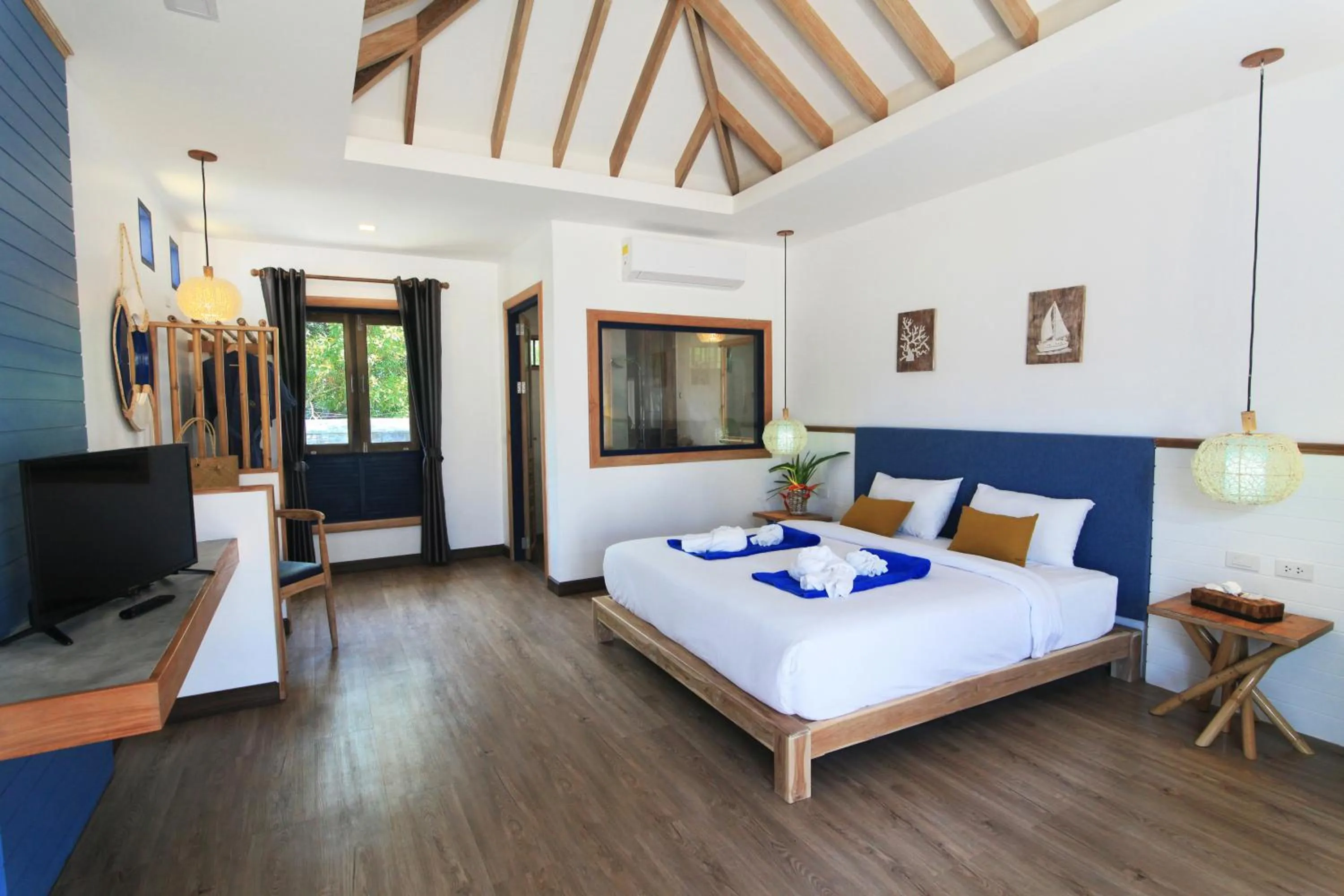 Photo of the whole room, Bed in Lanta Casa Blanca