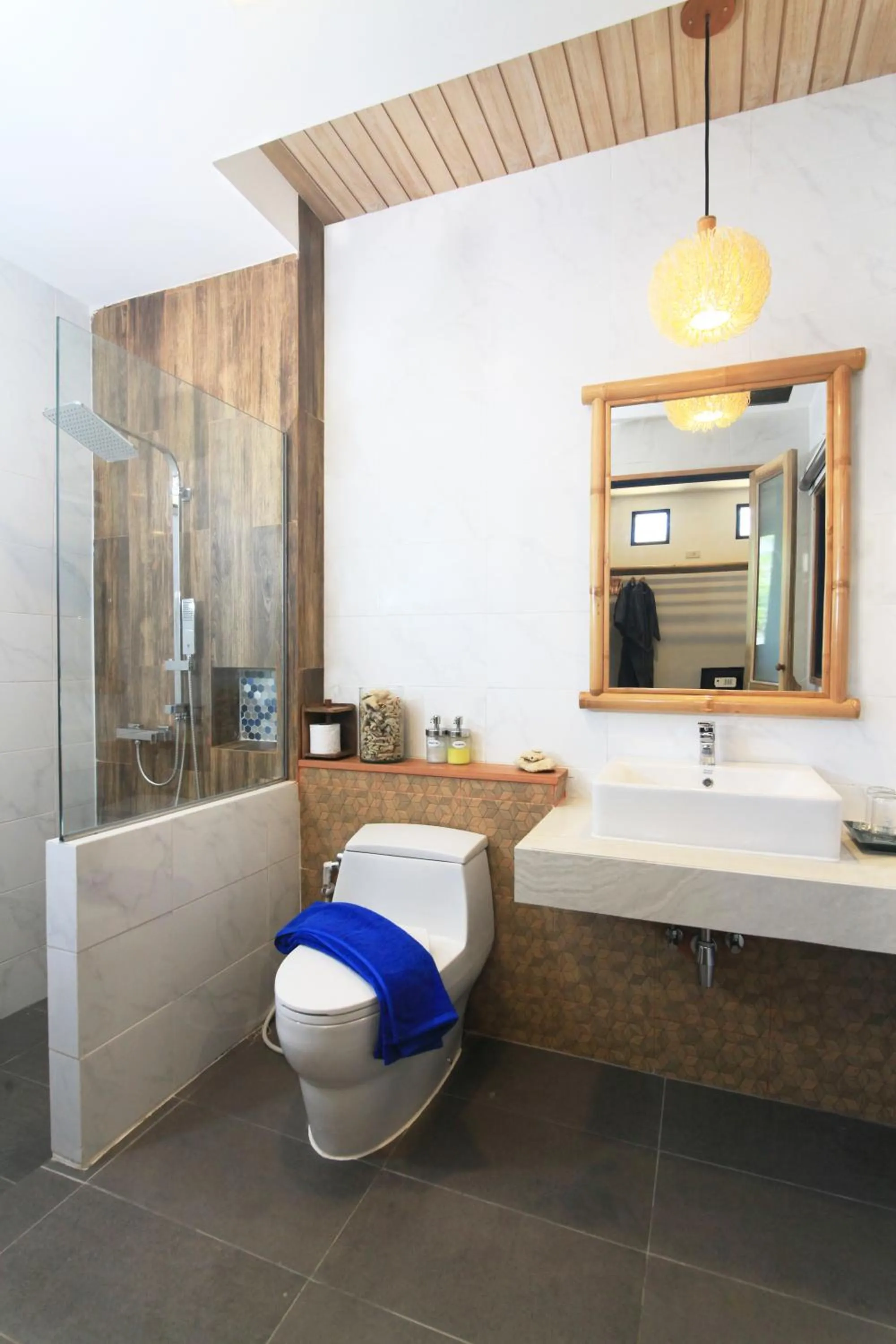 Toilet in Lanta Casa Blanca