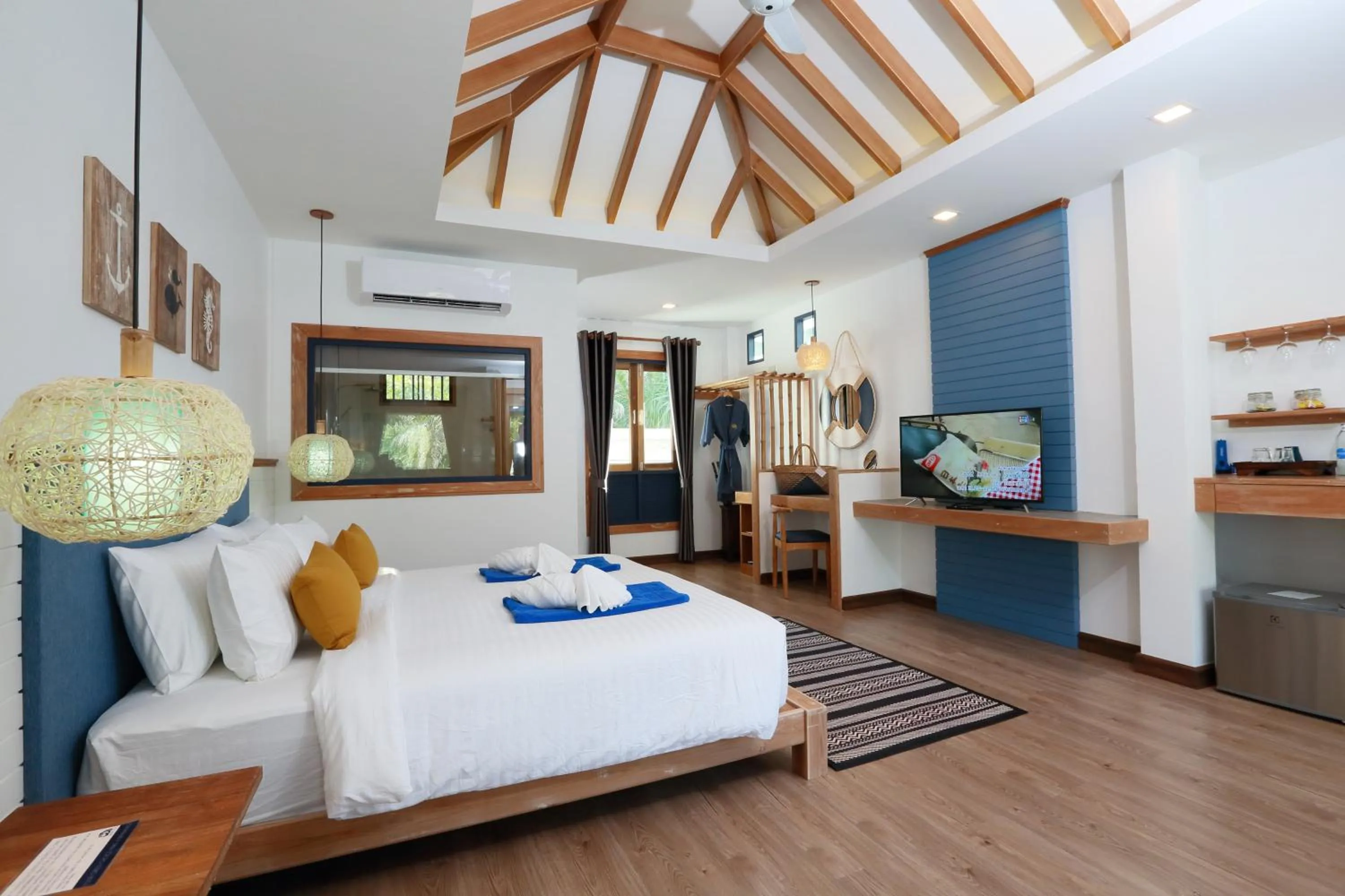 Photo of the whole room, Bed in Lanta Casa Blanca