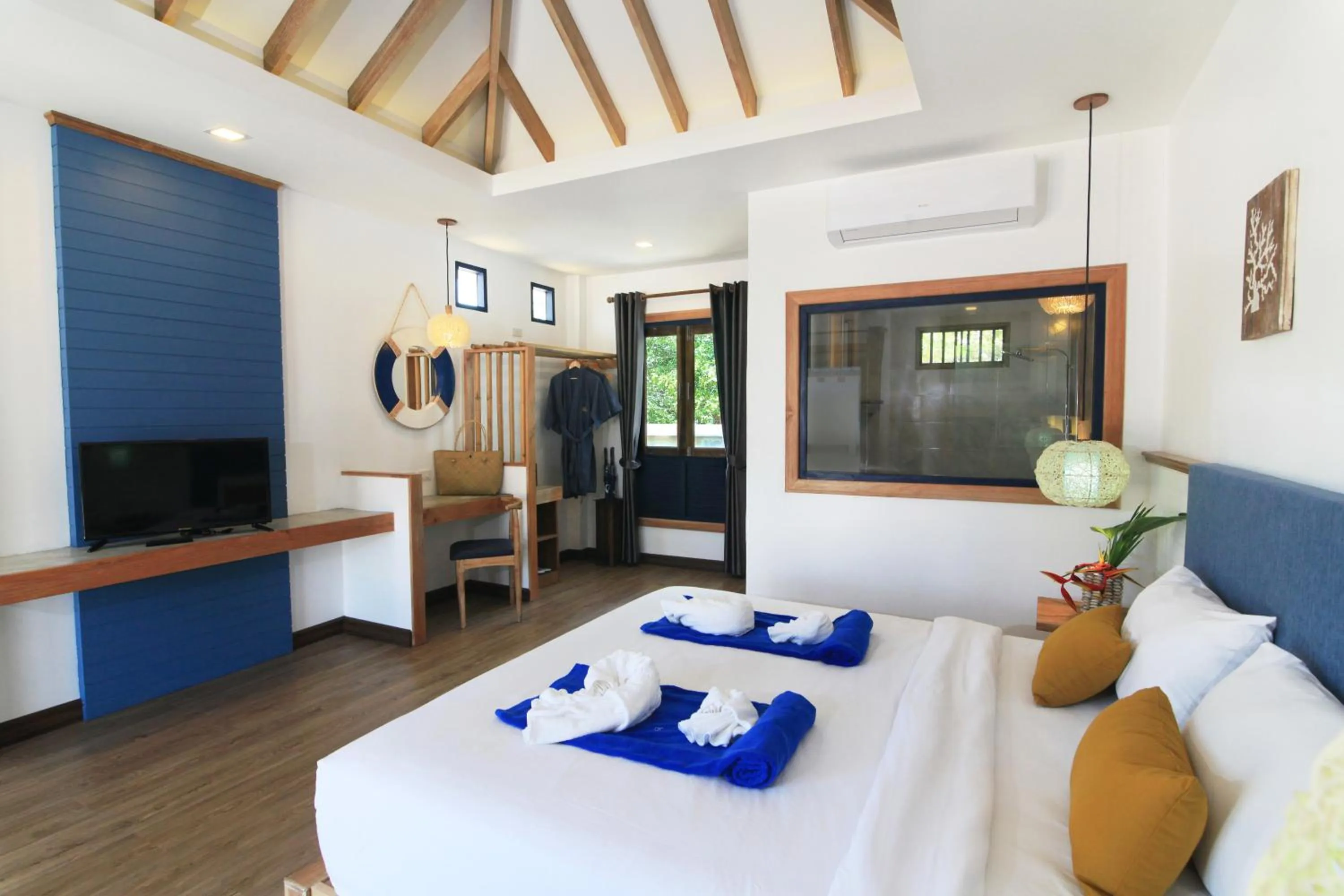 Photo of the whole room, Bed in Lanta Casa Blanca