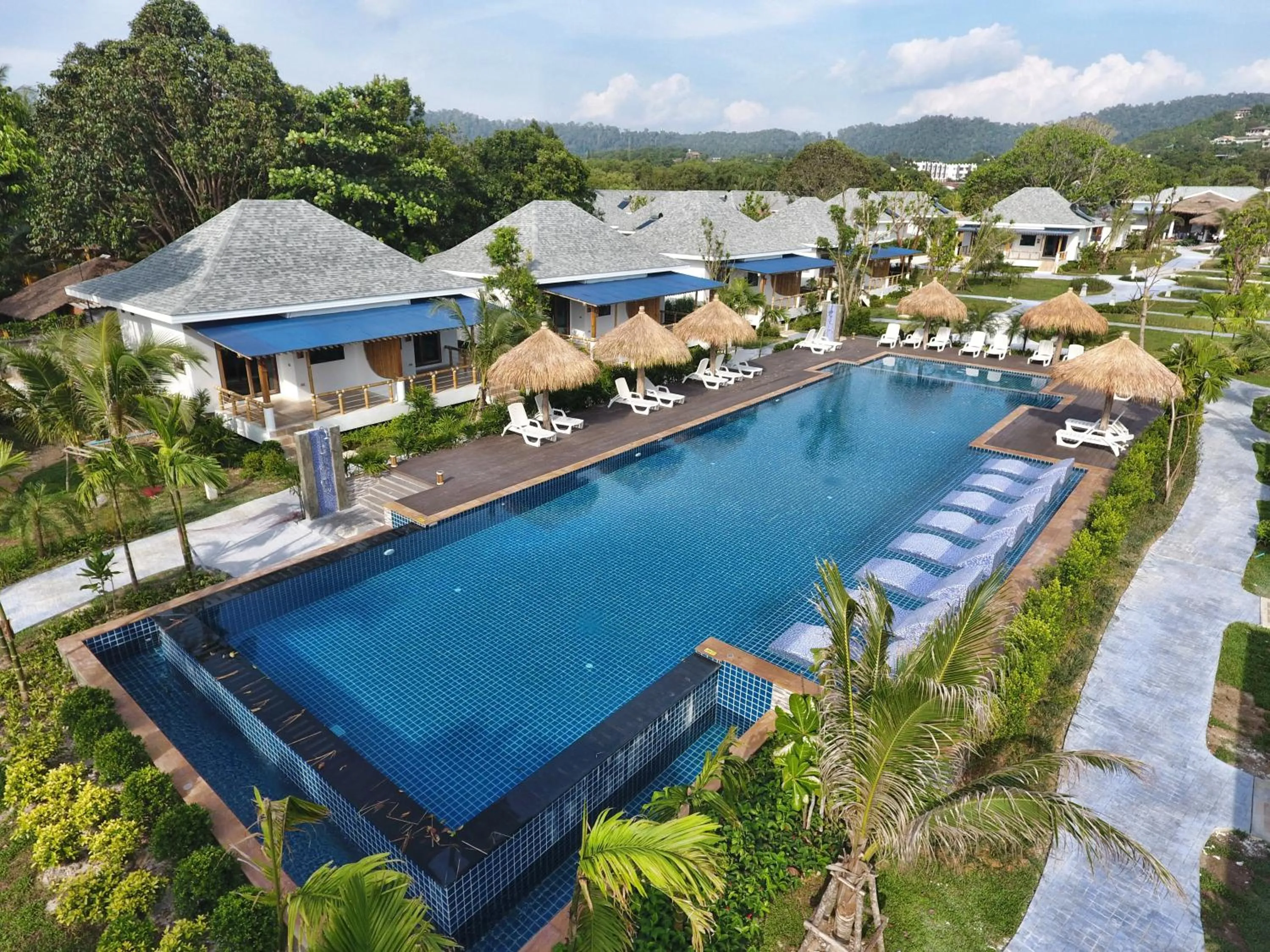Swimming pool in Lanta Casa Blanca