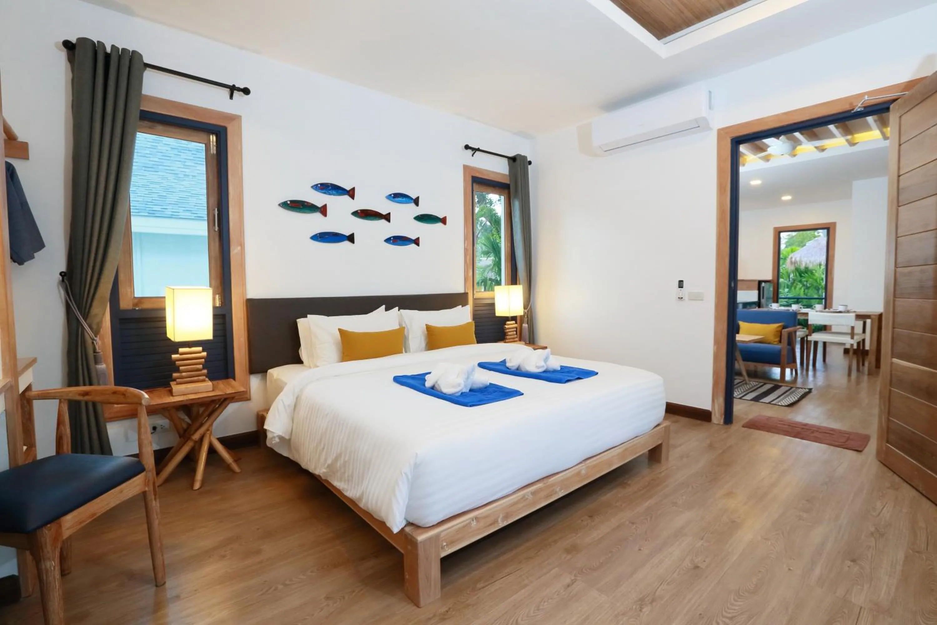 Photo of the whole room, Bed in Lanta Casa Blanca