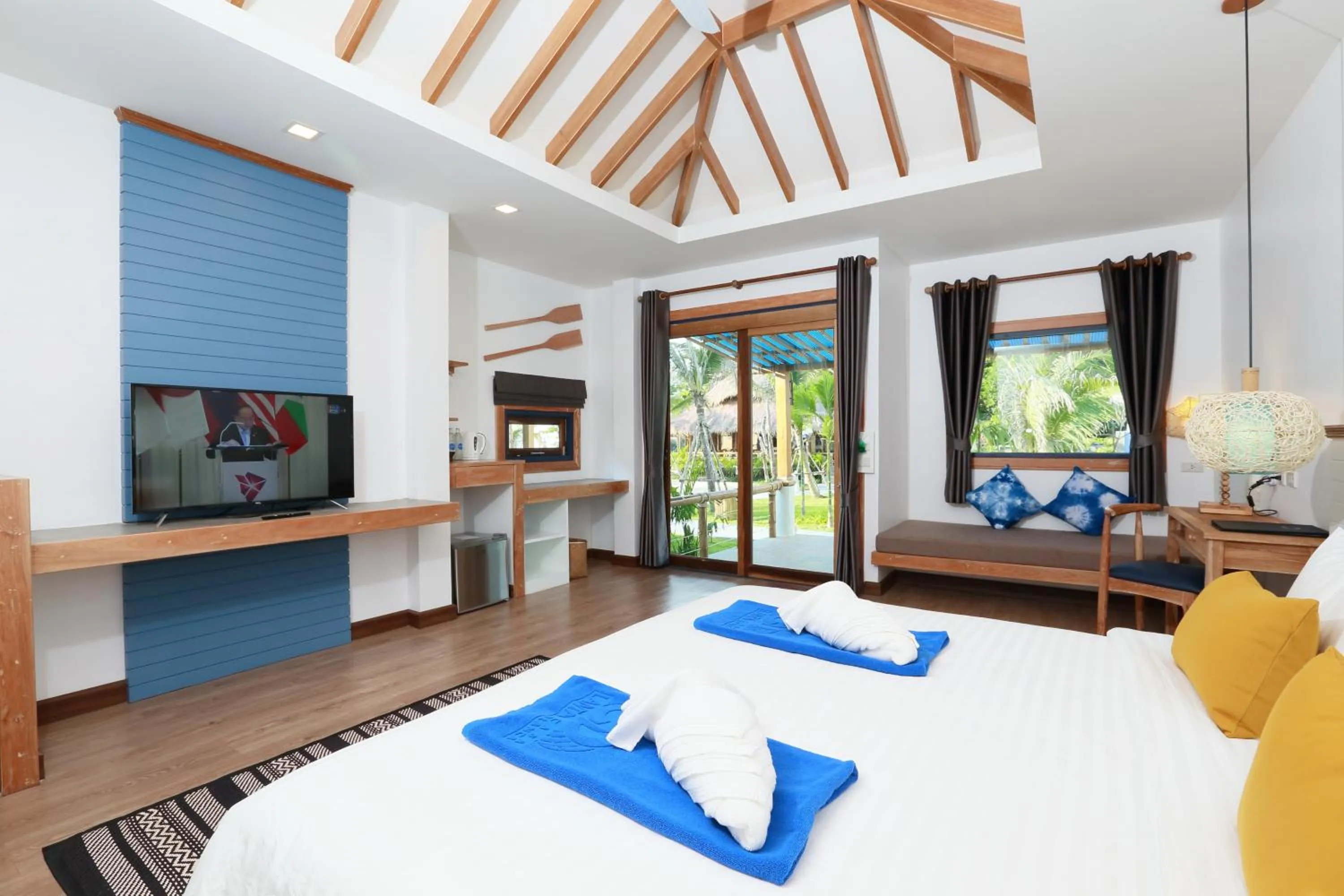 Photo of the whole room, Bed in Lanta Casa Blanca