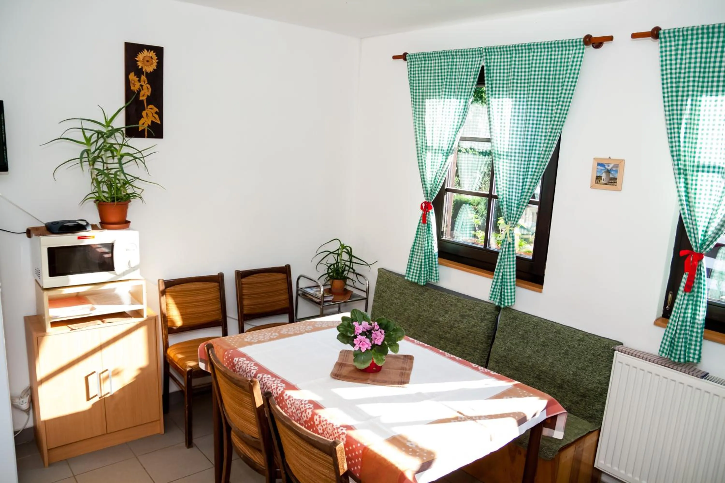 Communal kitchen in Turisticka ubytovna Cakle